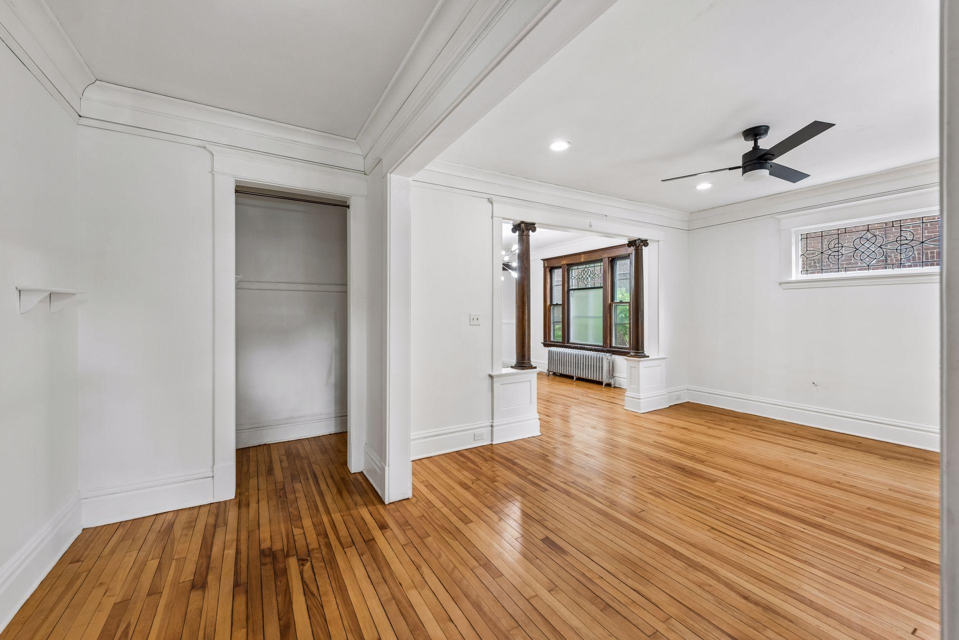 2121 Harriet Avenue Property Photo 4