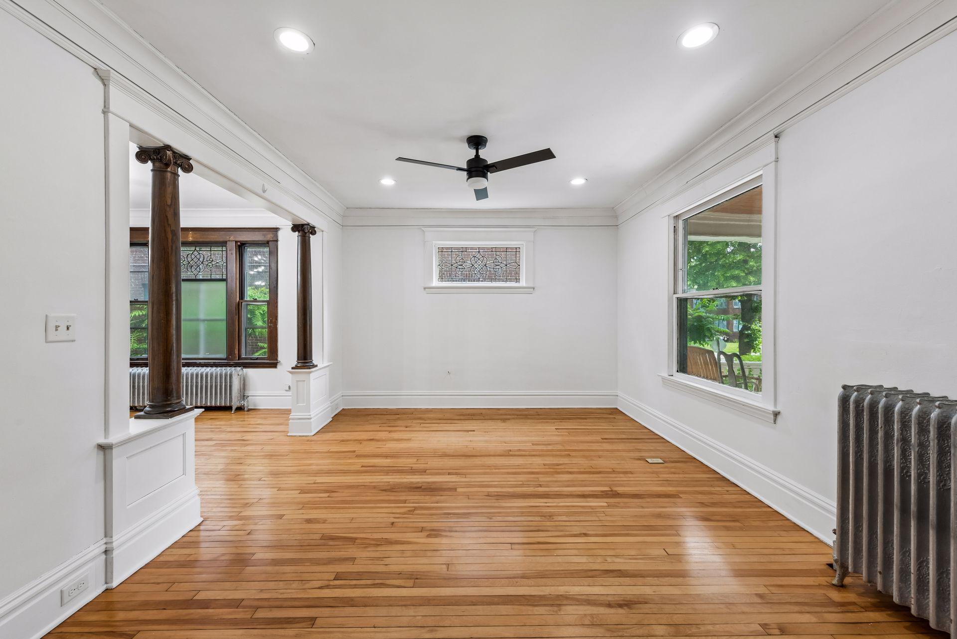 2121 Harriet Avenue Property Photo 6