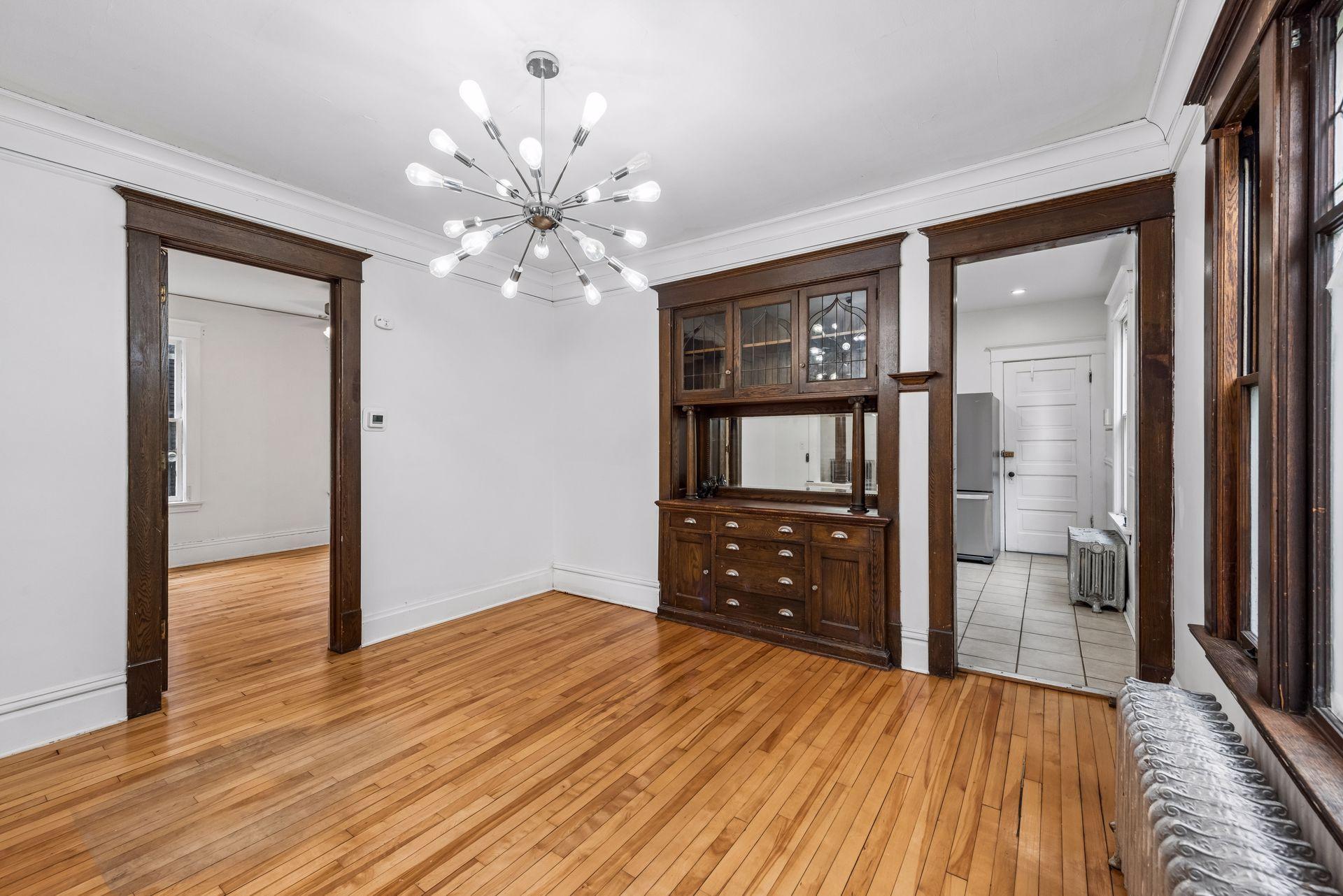 2121 Harriet Avenue Property Photo 8