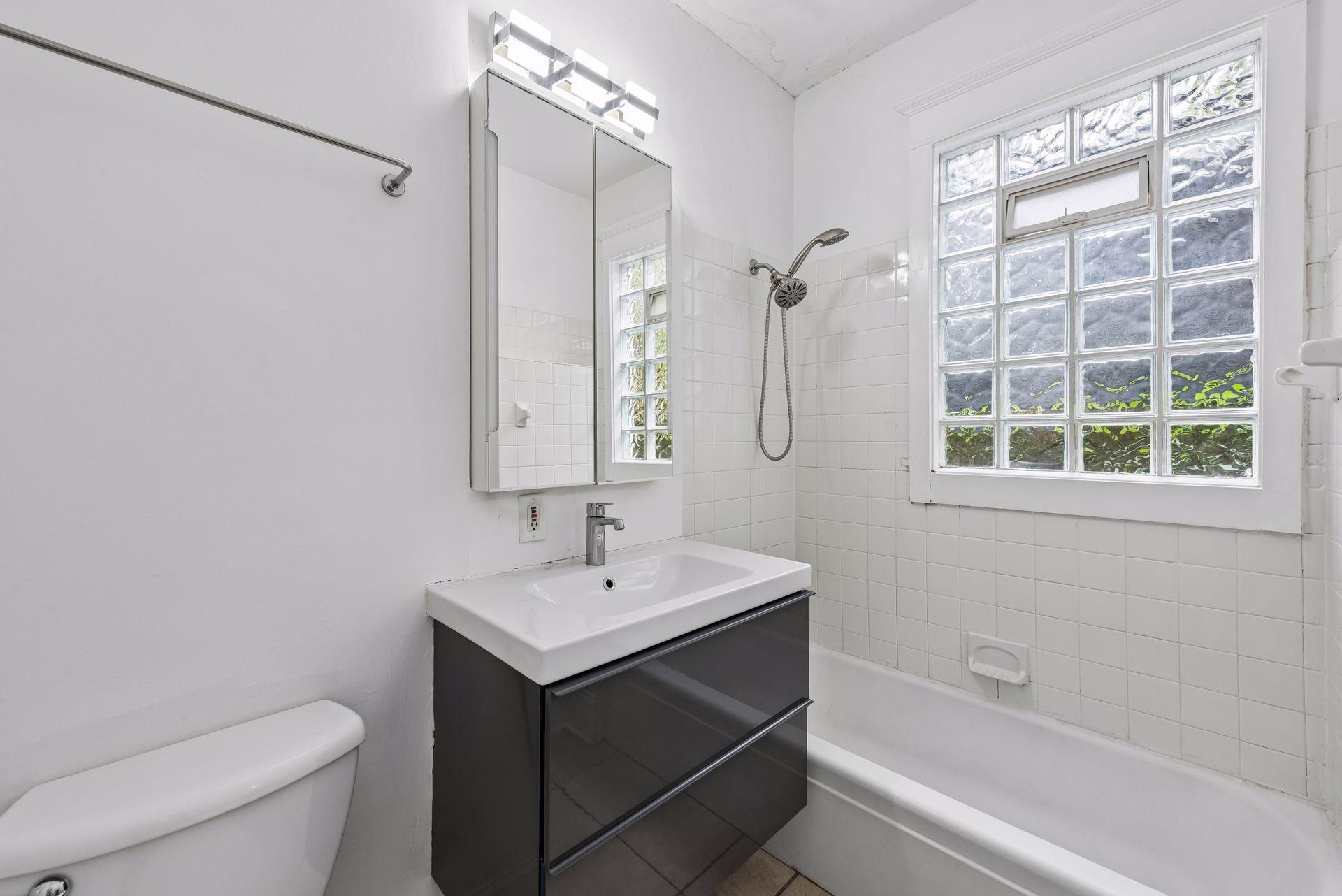 2121 Harriet Avenue Property Photo 17