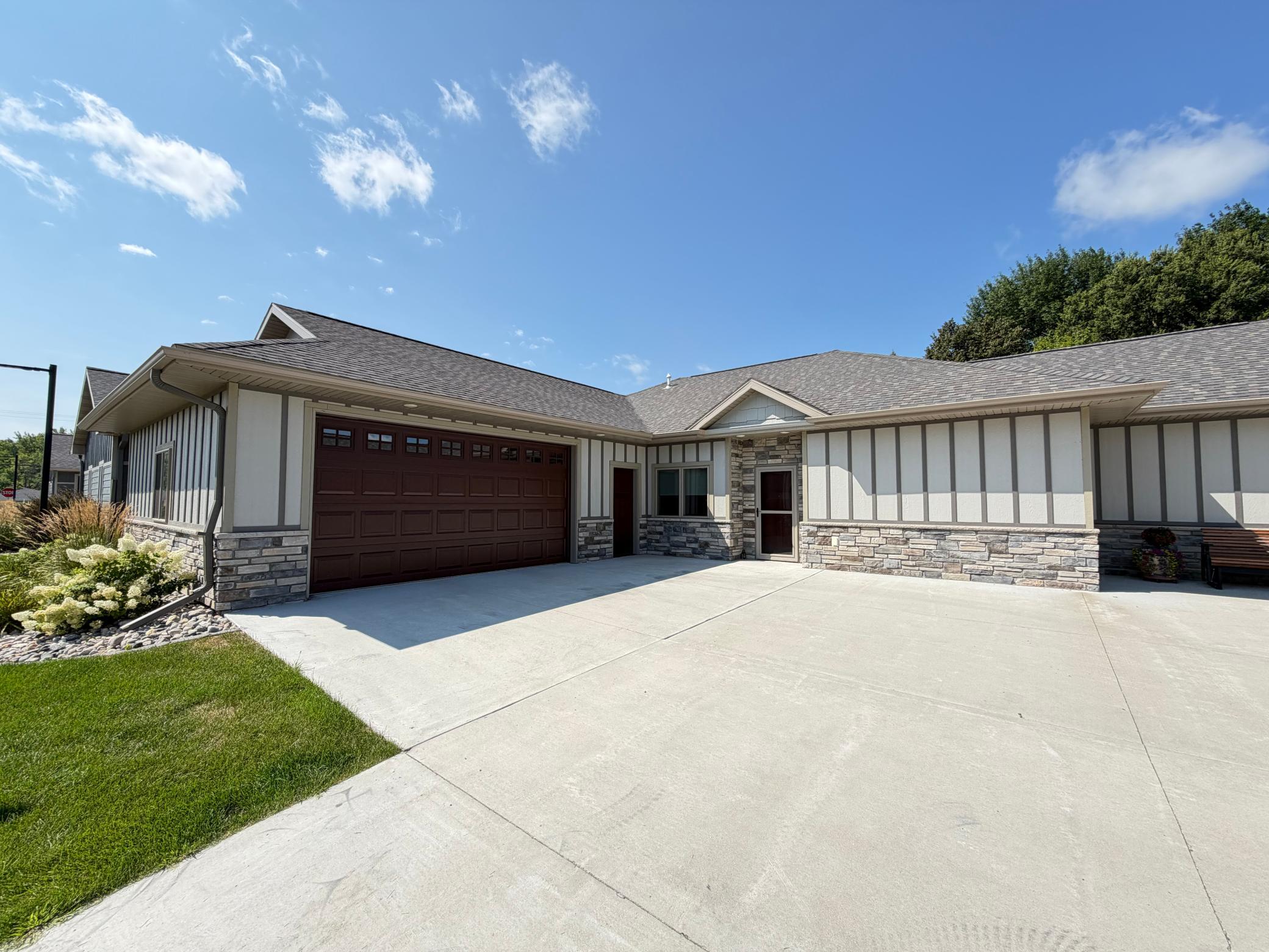 736 Oak Trail Property Photo 2
