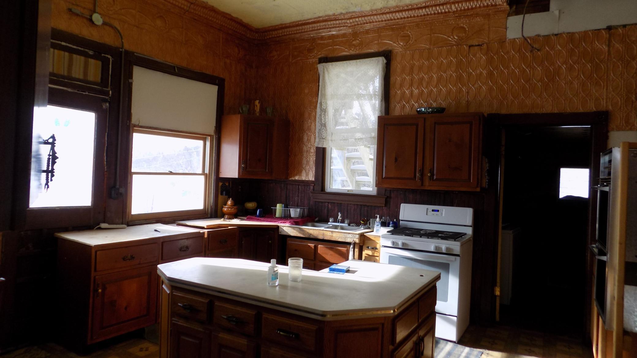 913 Gary Street Property Photo 5