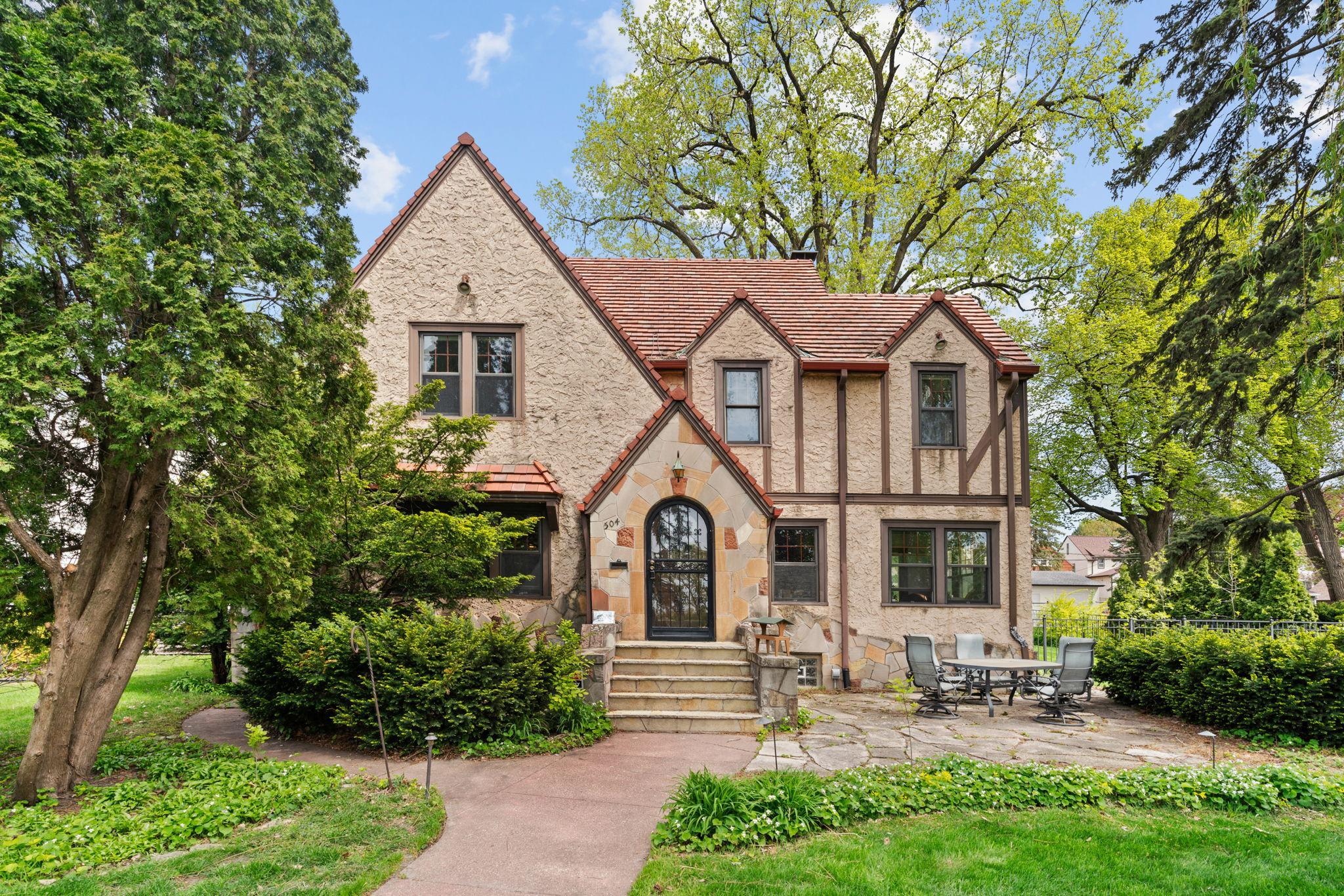 504 Mississippi River Boulevard S