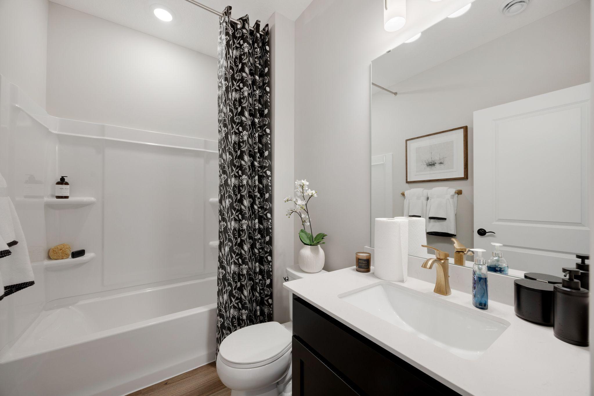 20187 Gothic Avenue Property Photo 12