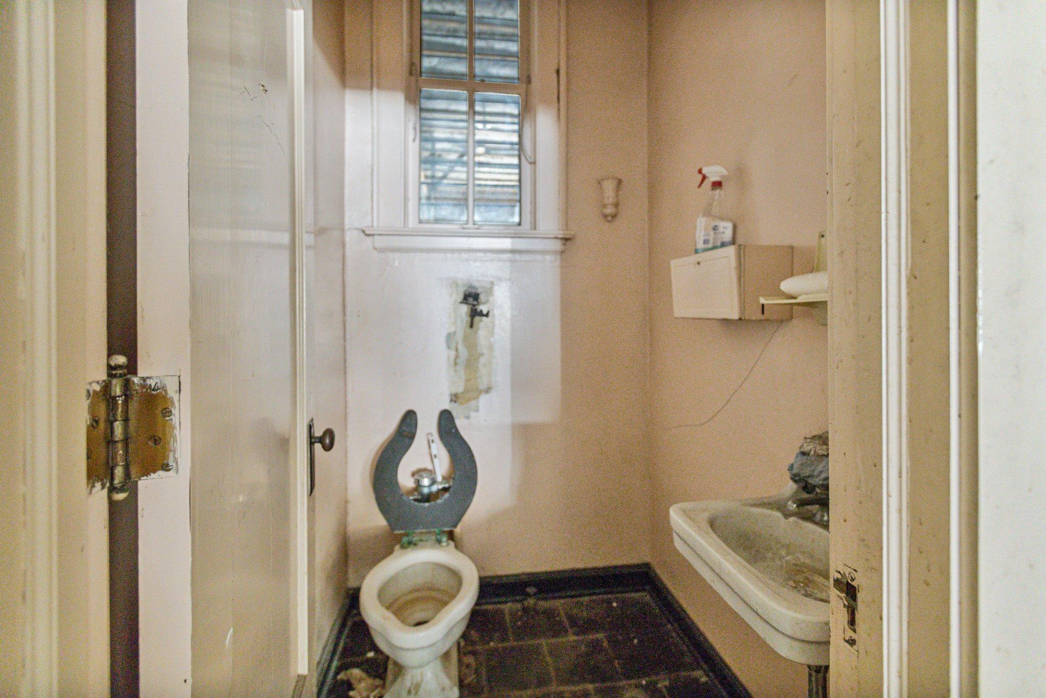 301 Central Property Photo 14