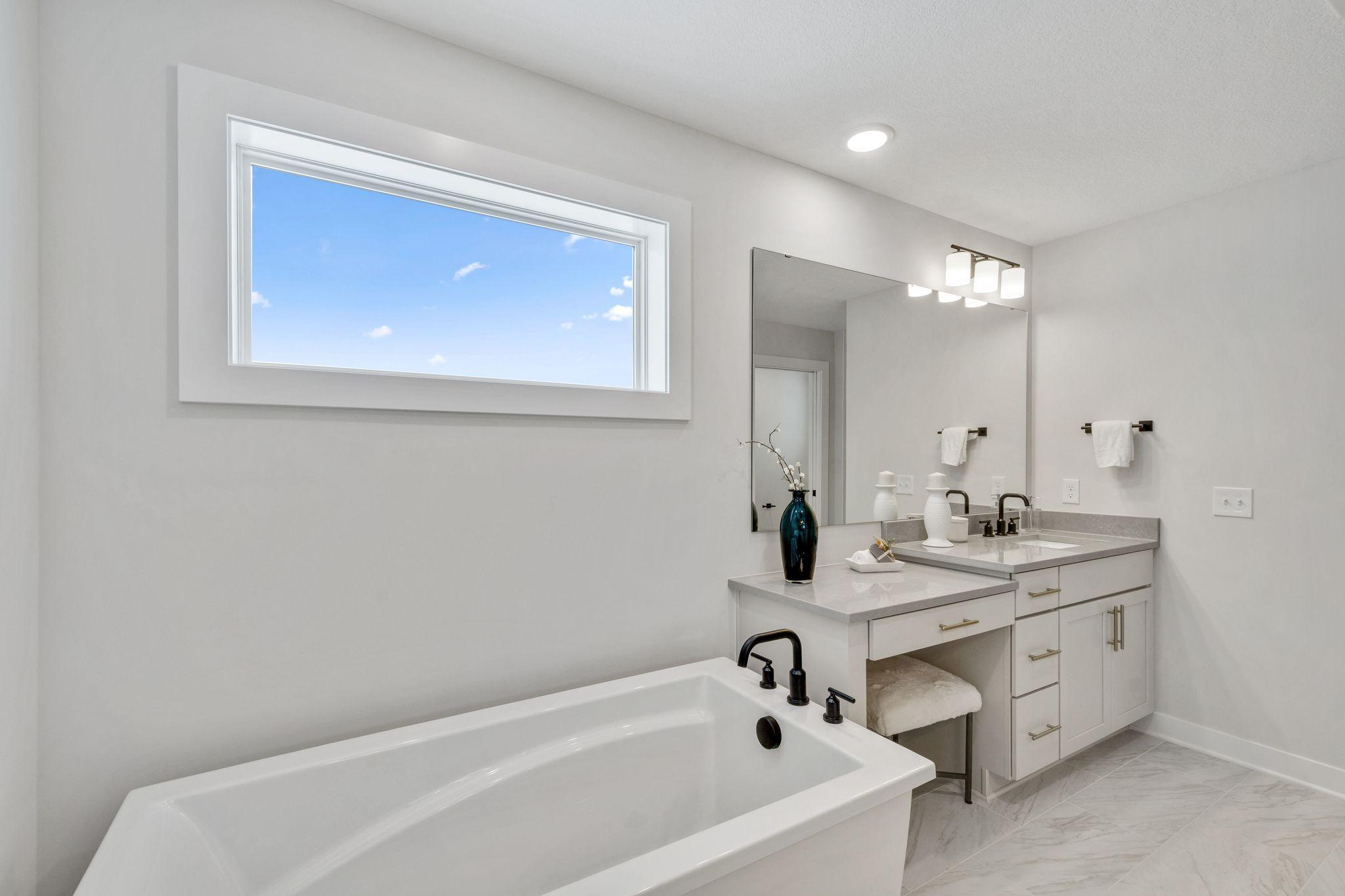 10261 Shadyview Lane N Property Photo 4
