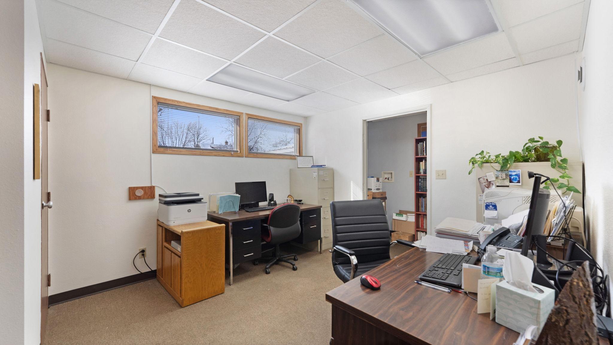 400 Broadway Avenue N Property Photo 7
