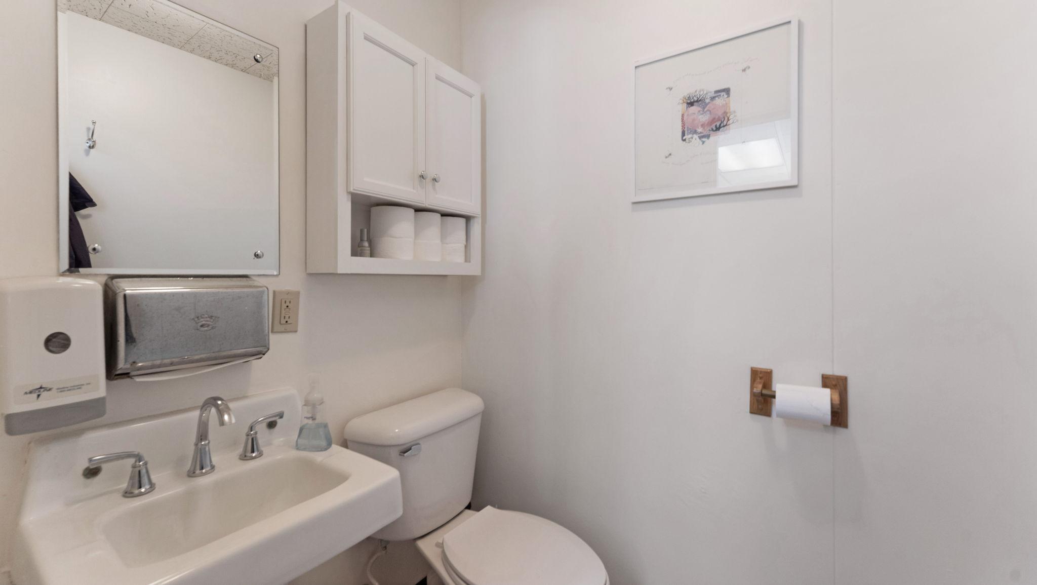 400 Broadway Avenue N Property Photo 8