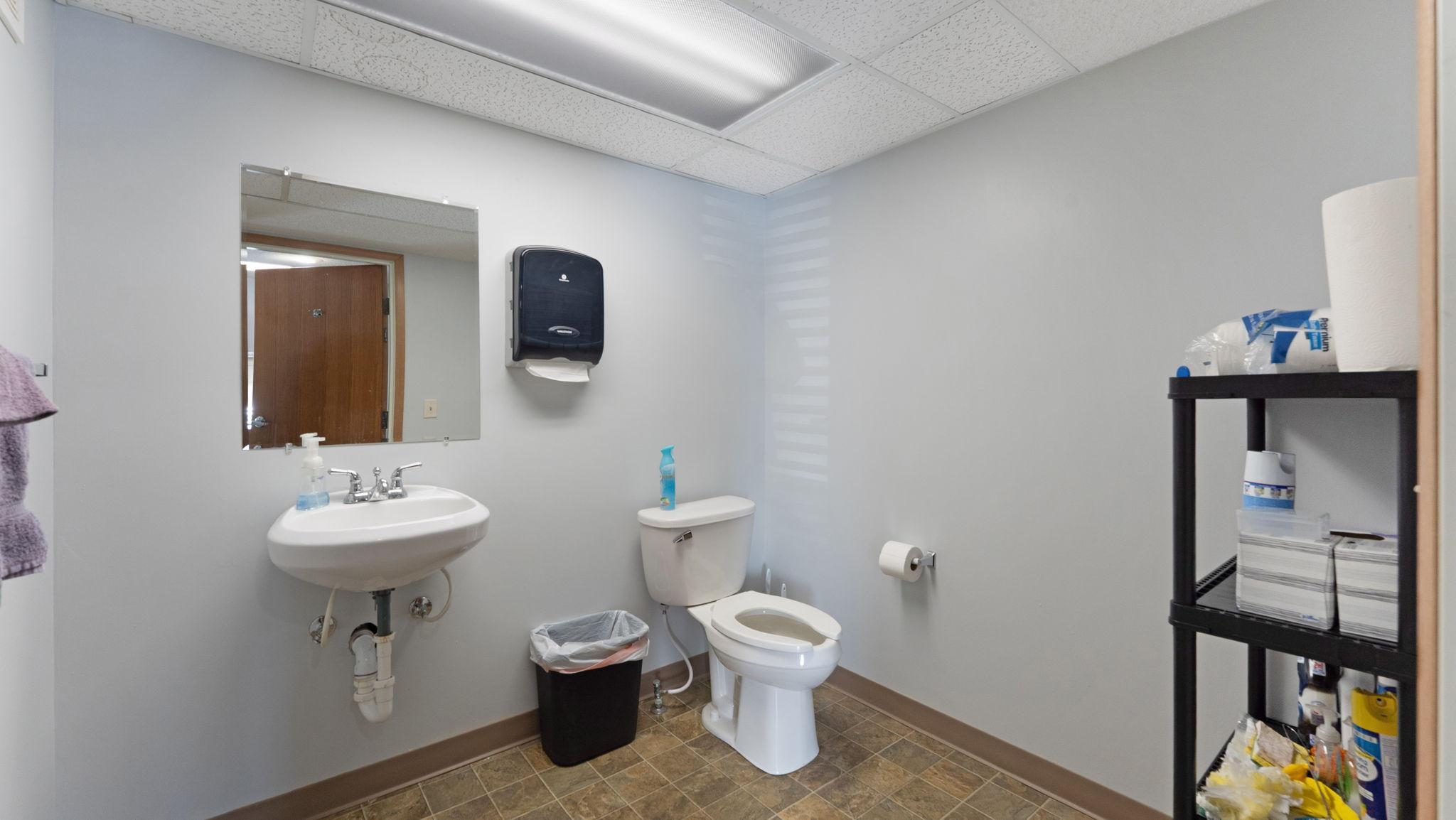 400 Broadway Avenue N Property Photo 10