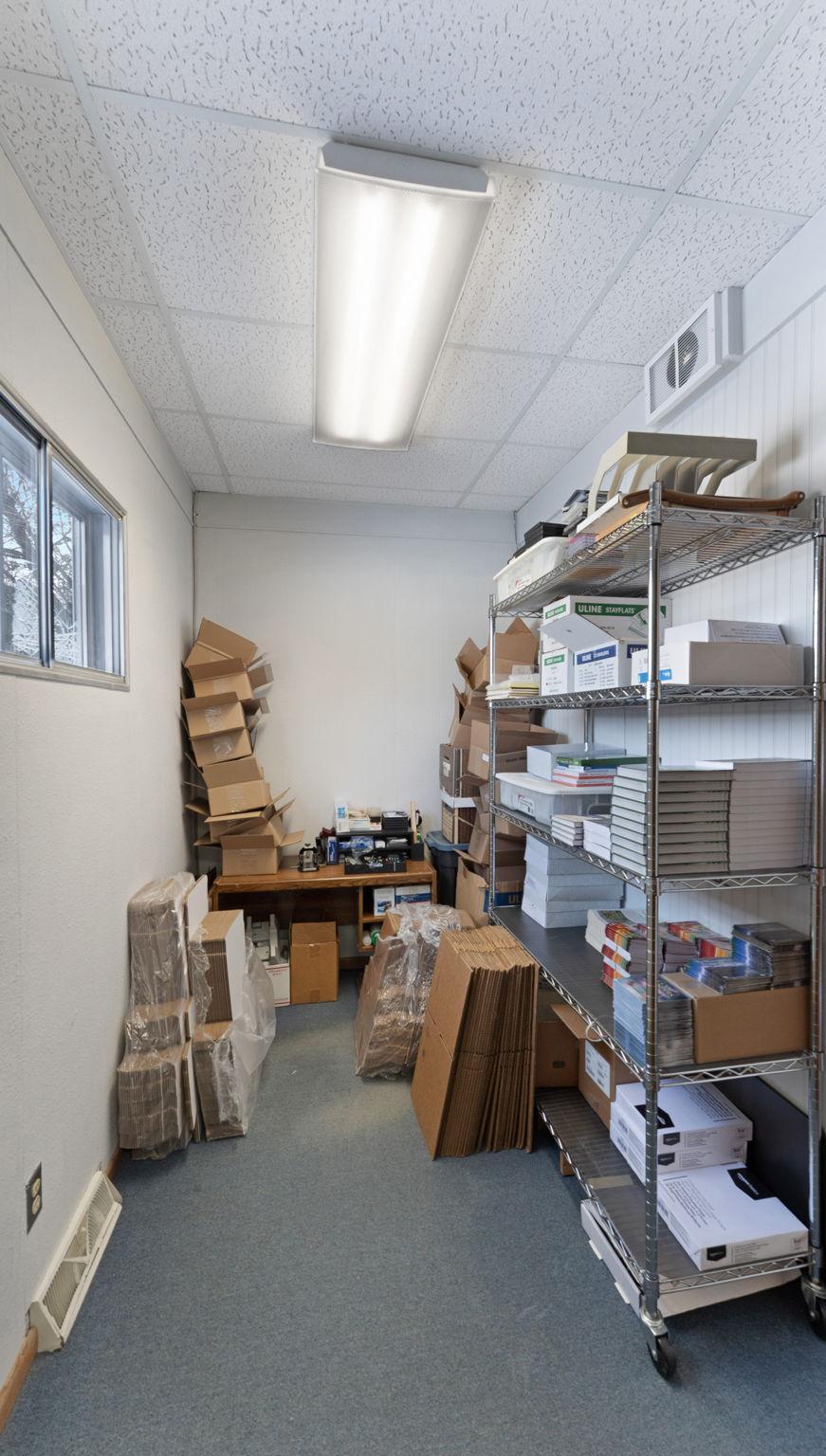 400 Broadway Avenue N Property Photo 11