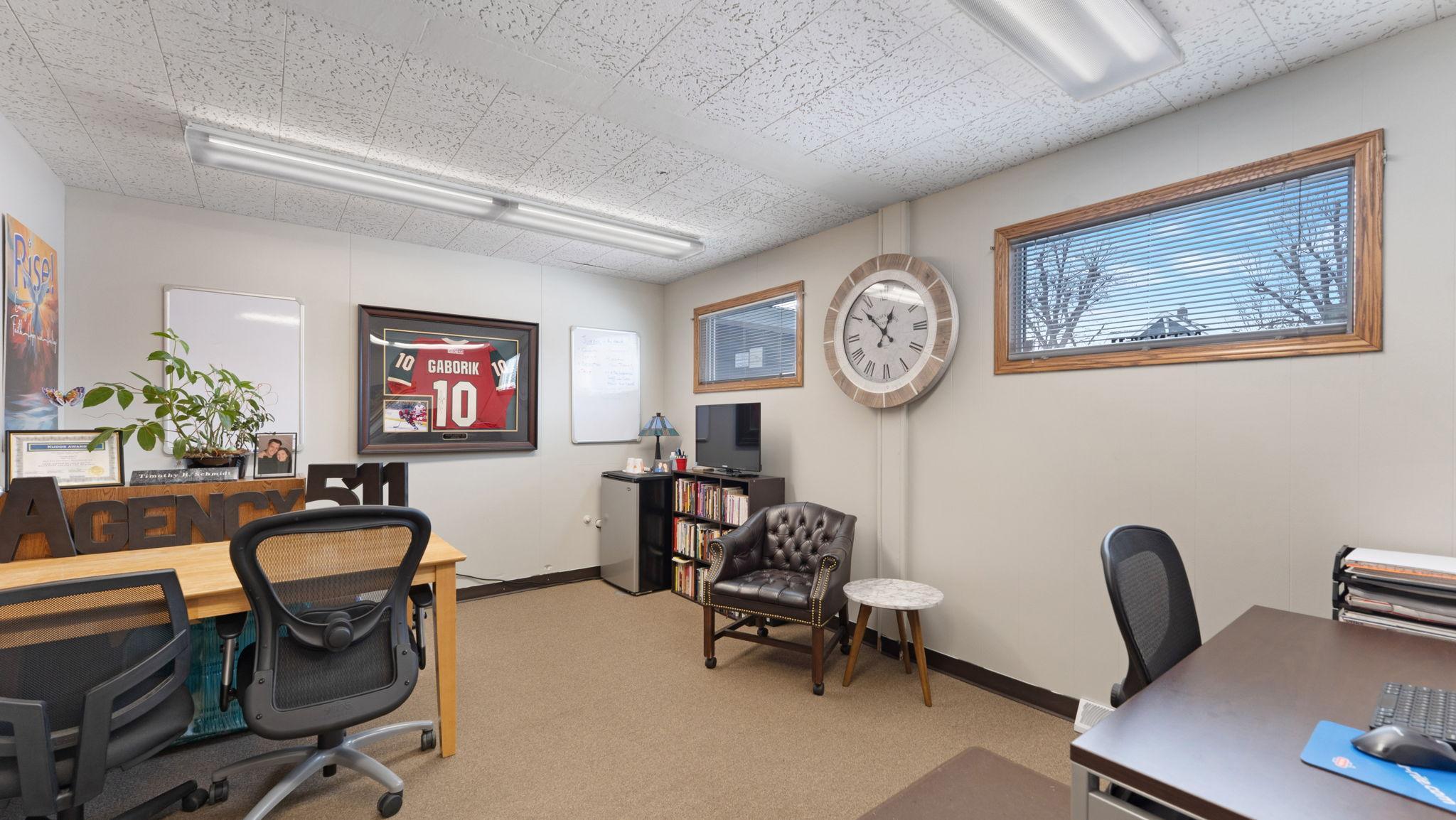 400 Broadway Avenue N Property Photo 18