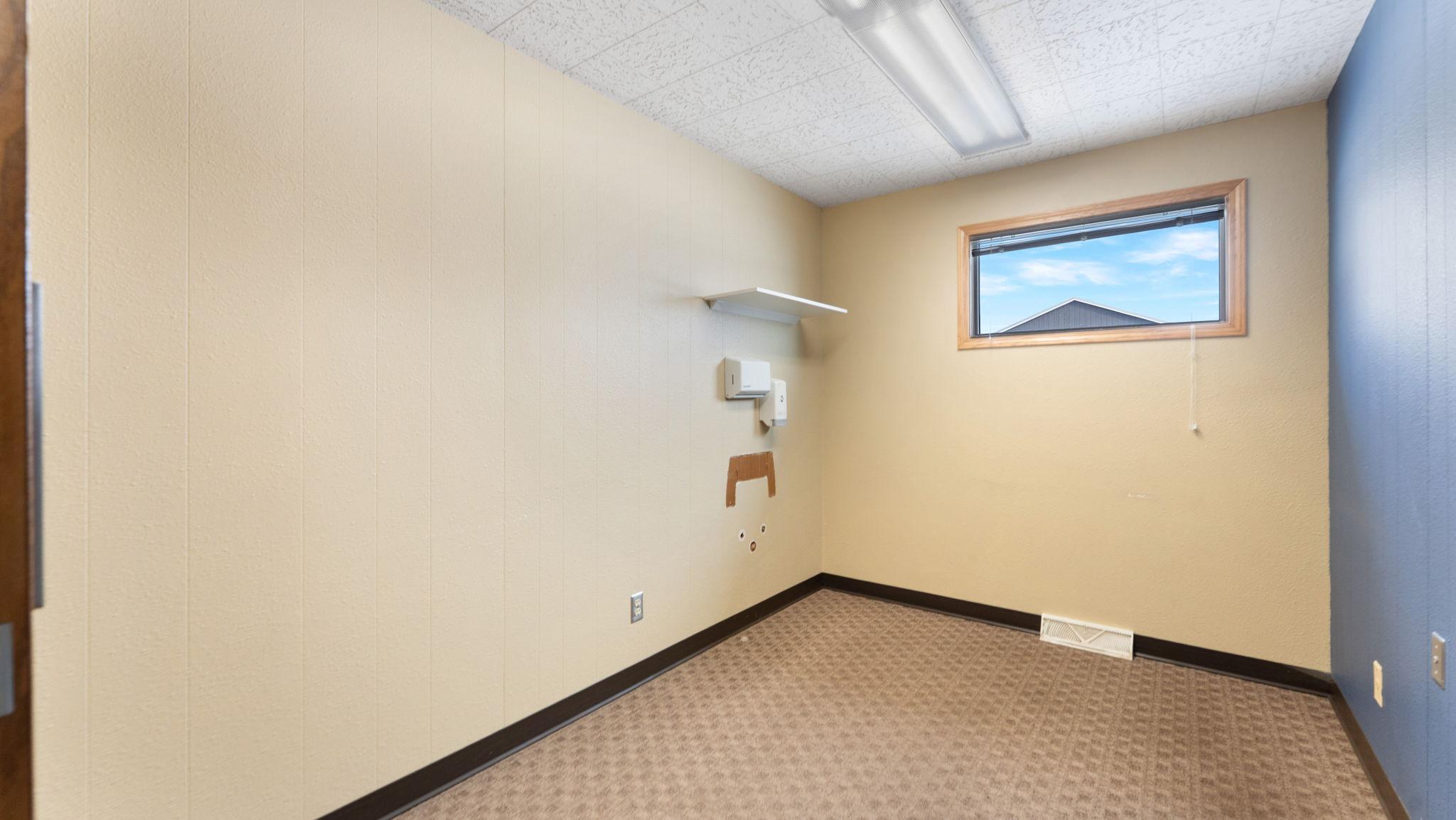 400 Broadway Avenue N Property Photo 23