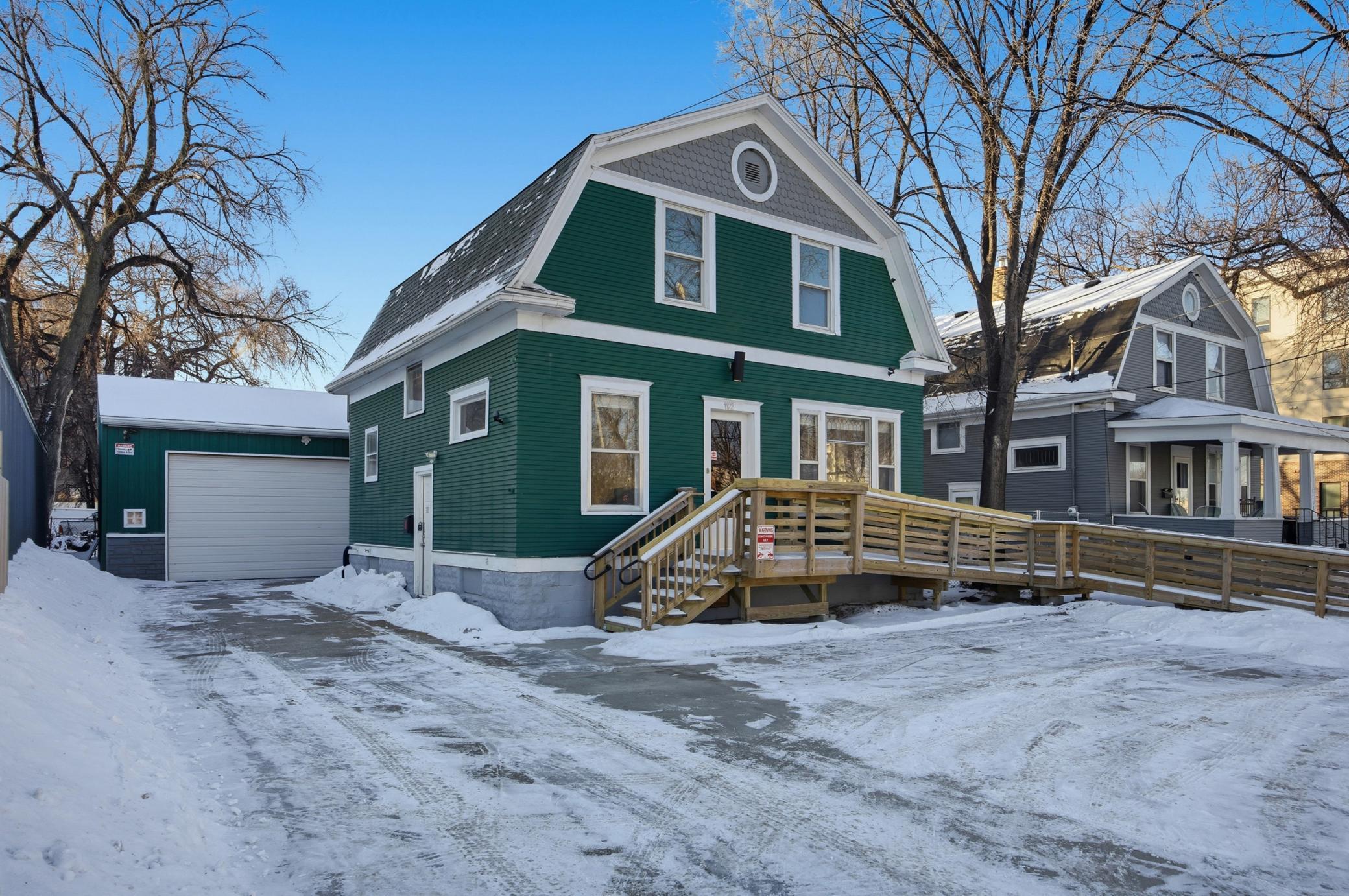 1122 4th Avenue N Property Photo 2