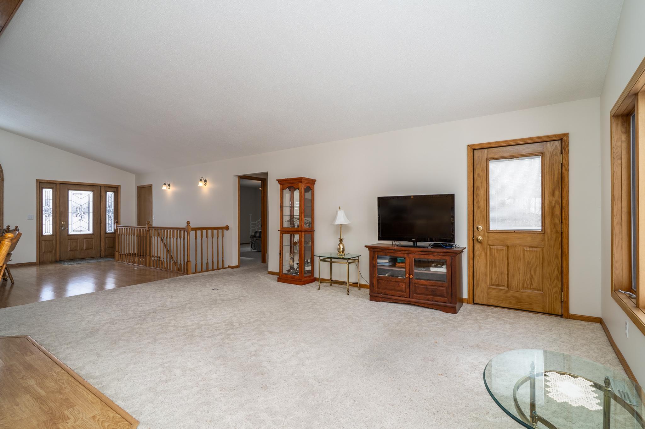 39233 E Union Drive Property Photo 9