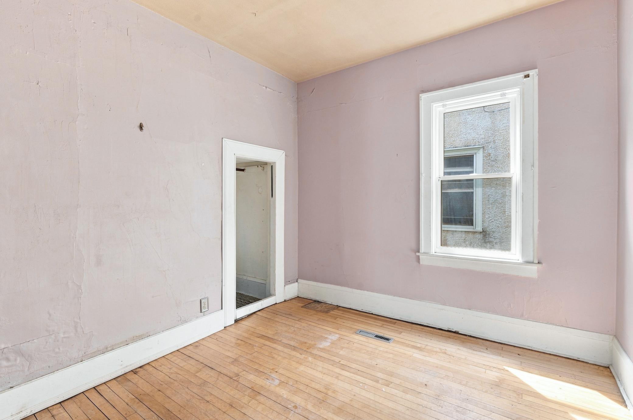 1716 University Avenue Ne Property Photo 12