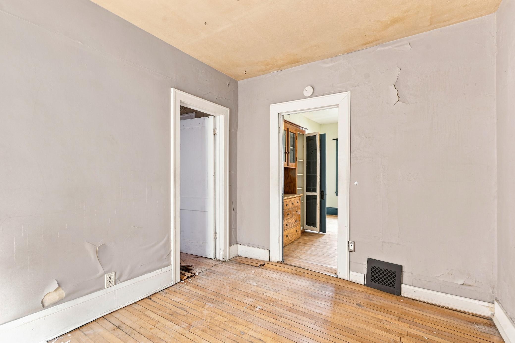1716 University Avenue Ne Property Photo 13
