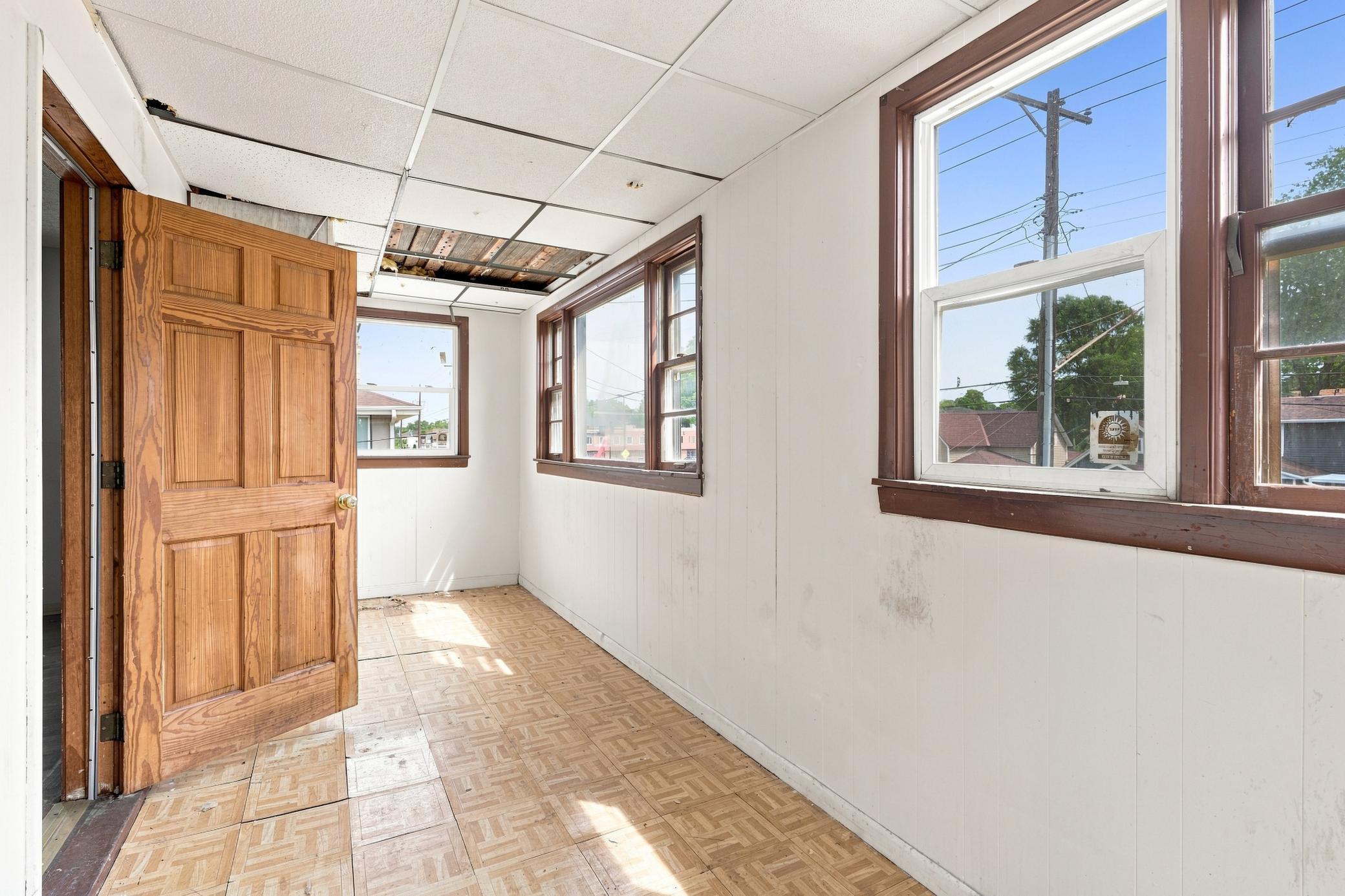 1716 University Avenue Ne Property Photo 14