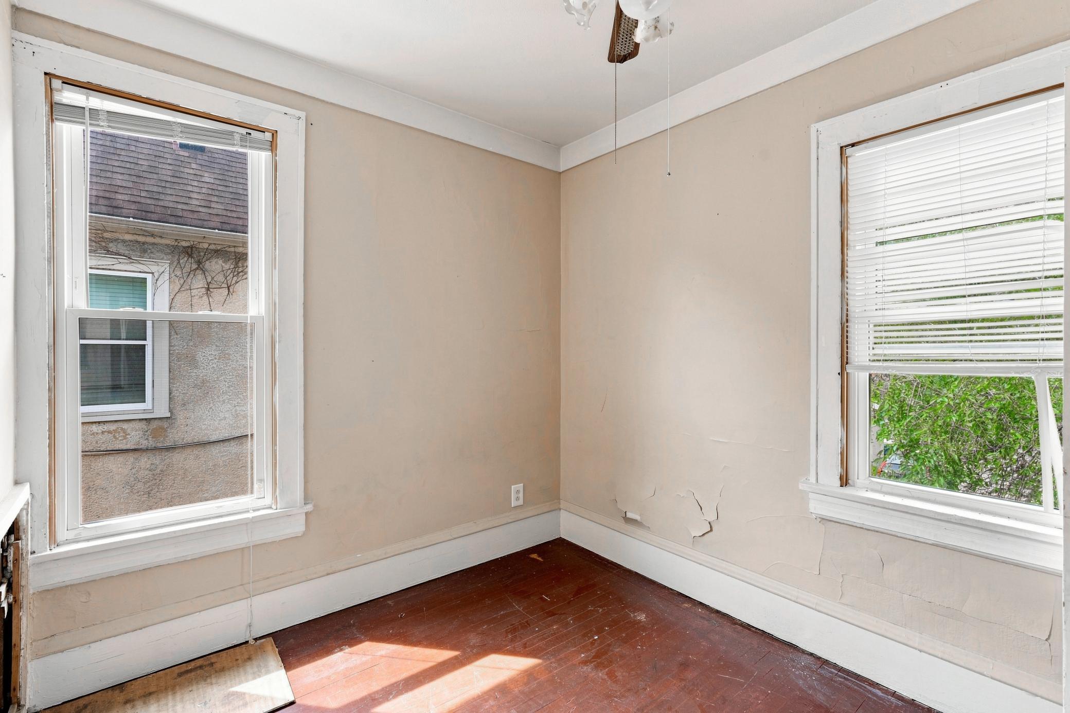 1716 University Avenue Ne Property Photo 25