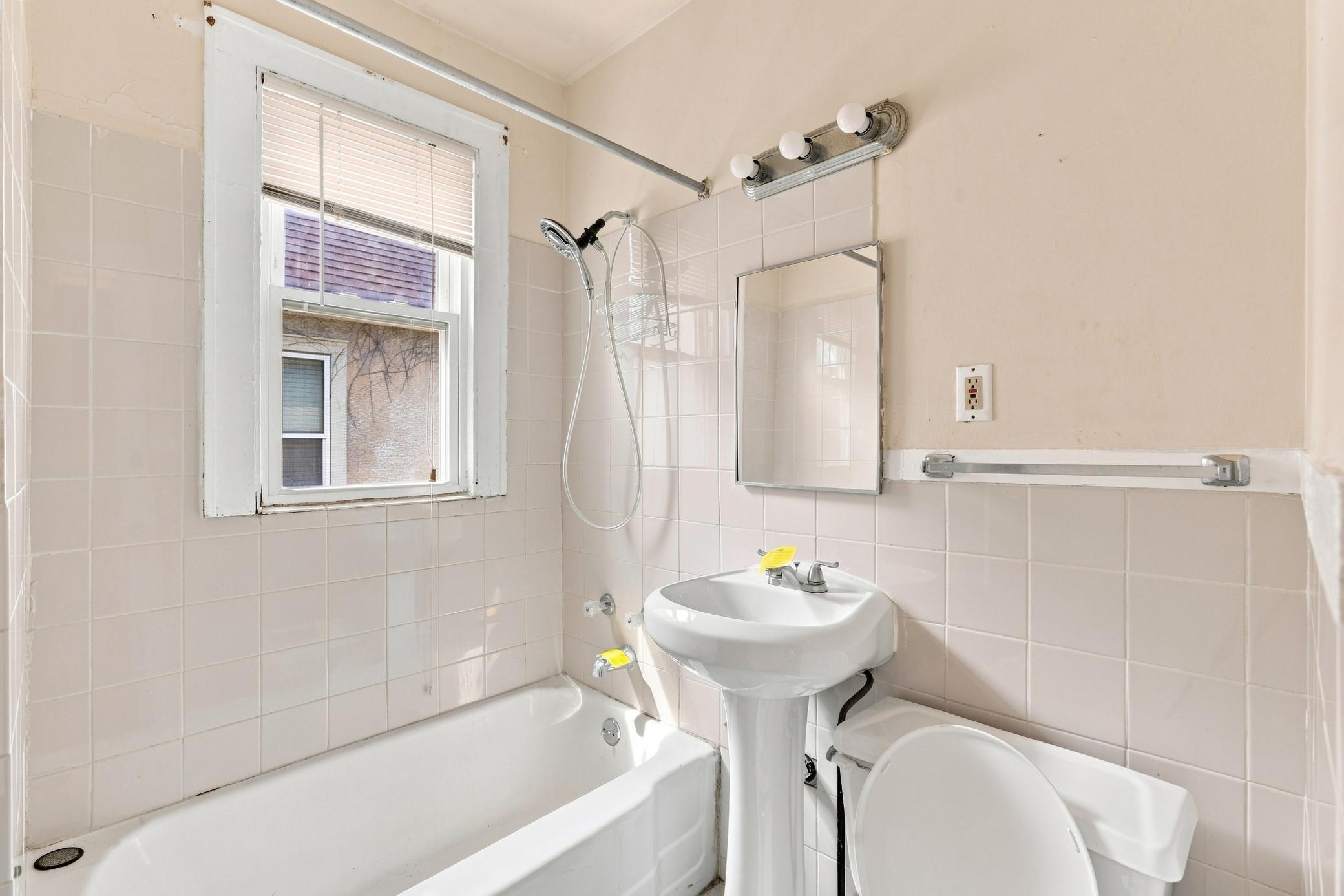 1716 University Avenue Ne Property Photo 27