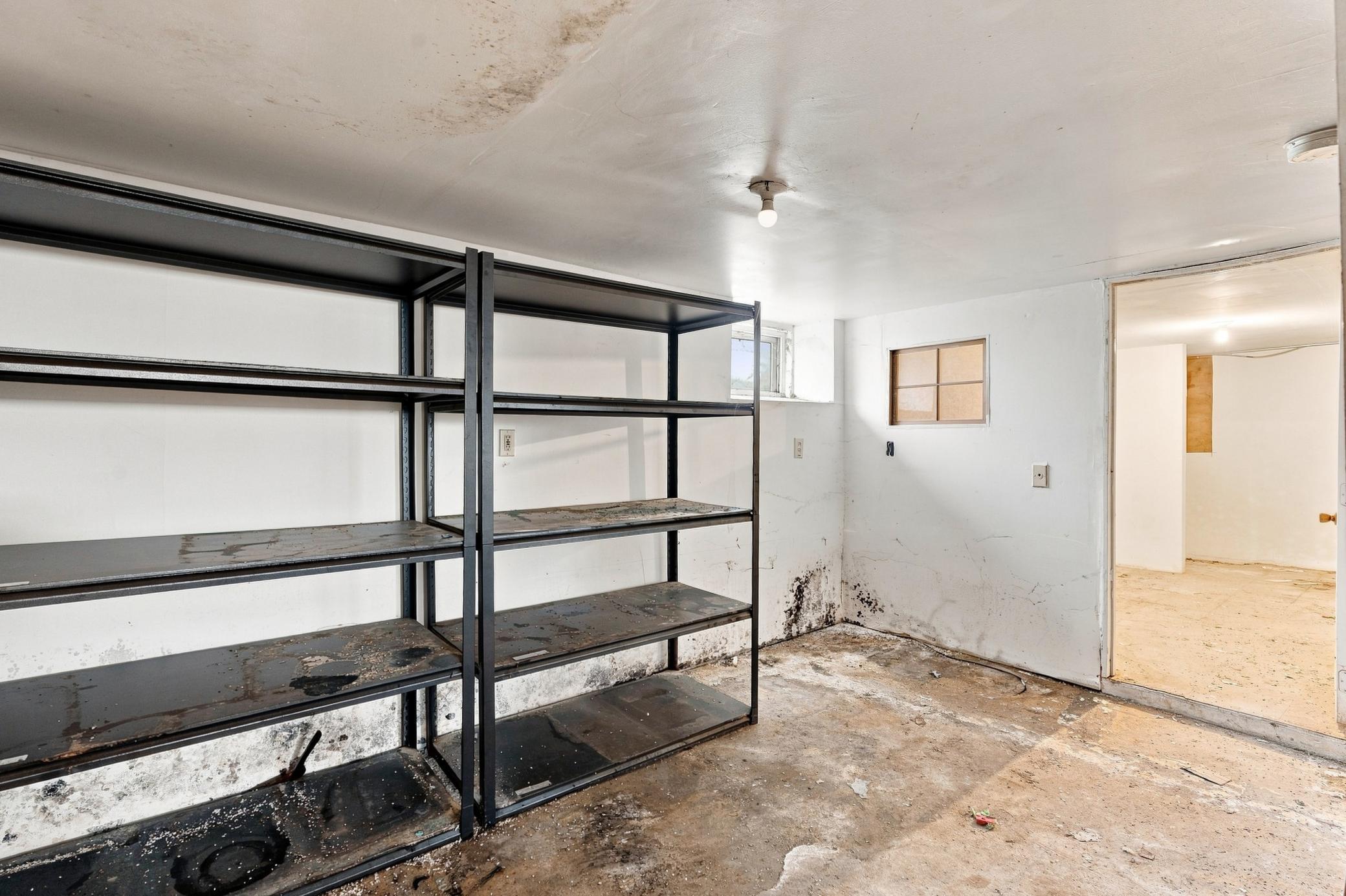 1716 University Avenue Ne Property Photo 35