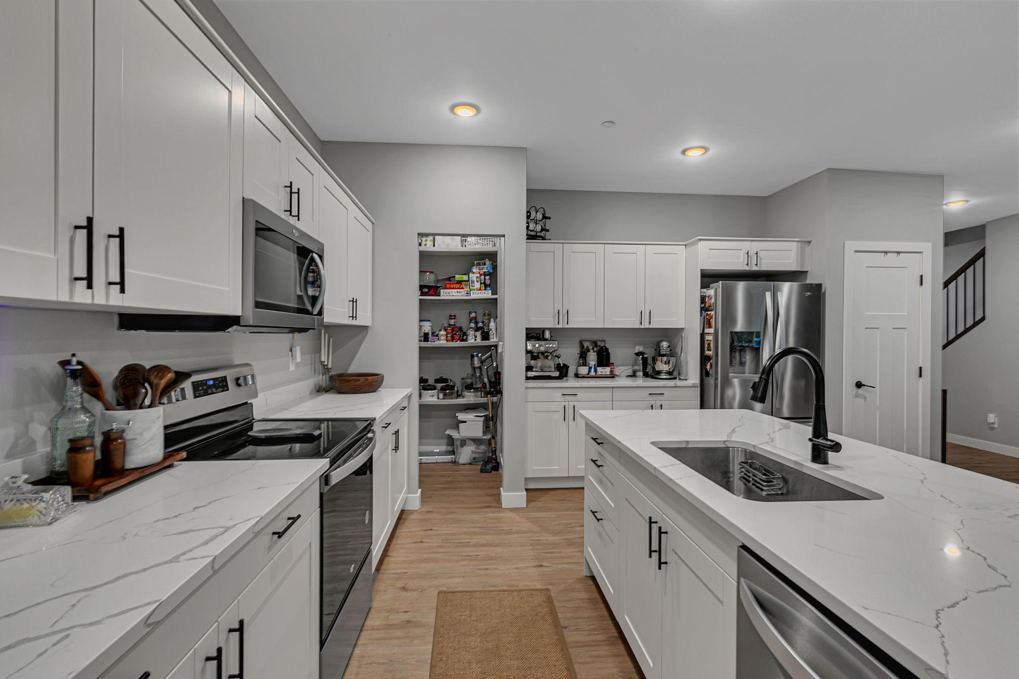 324 Martinson Boulevard Property Photo 8