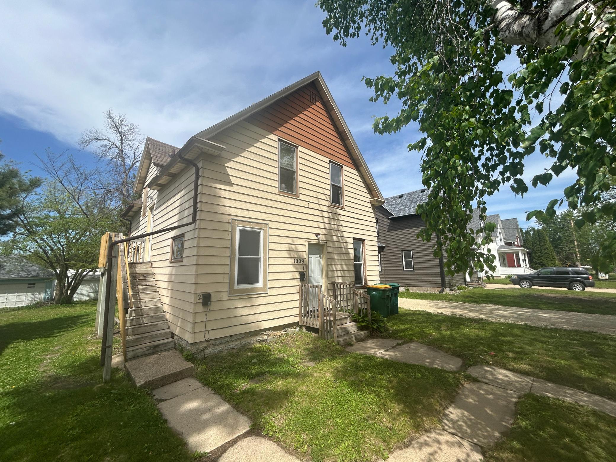 1009 E Center Street Property Photo 1