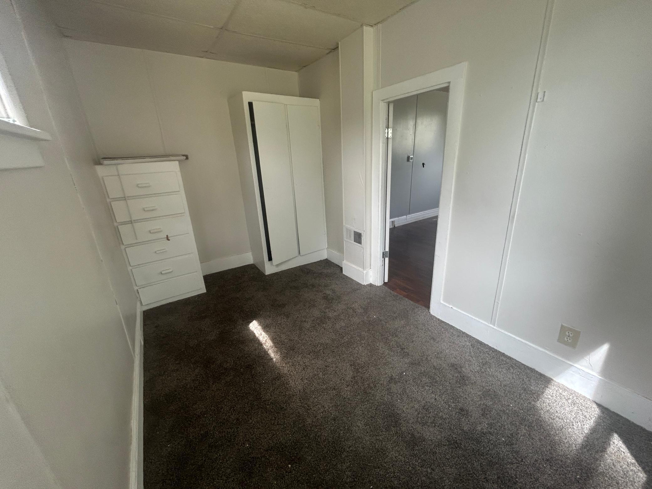 1009 E Center Street Property Photo 6