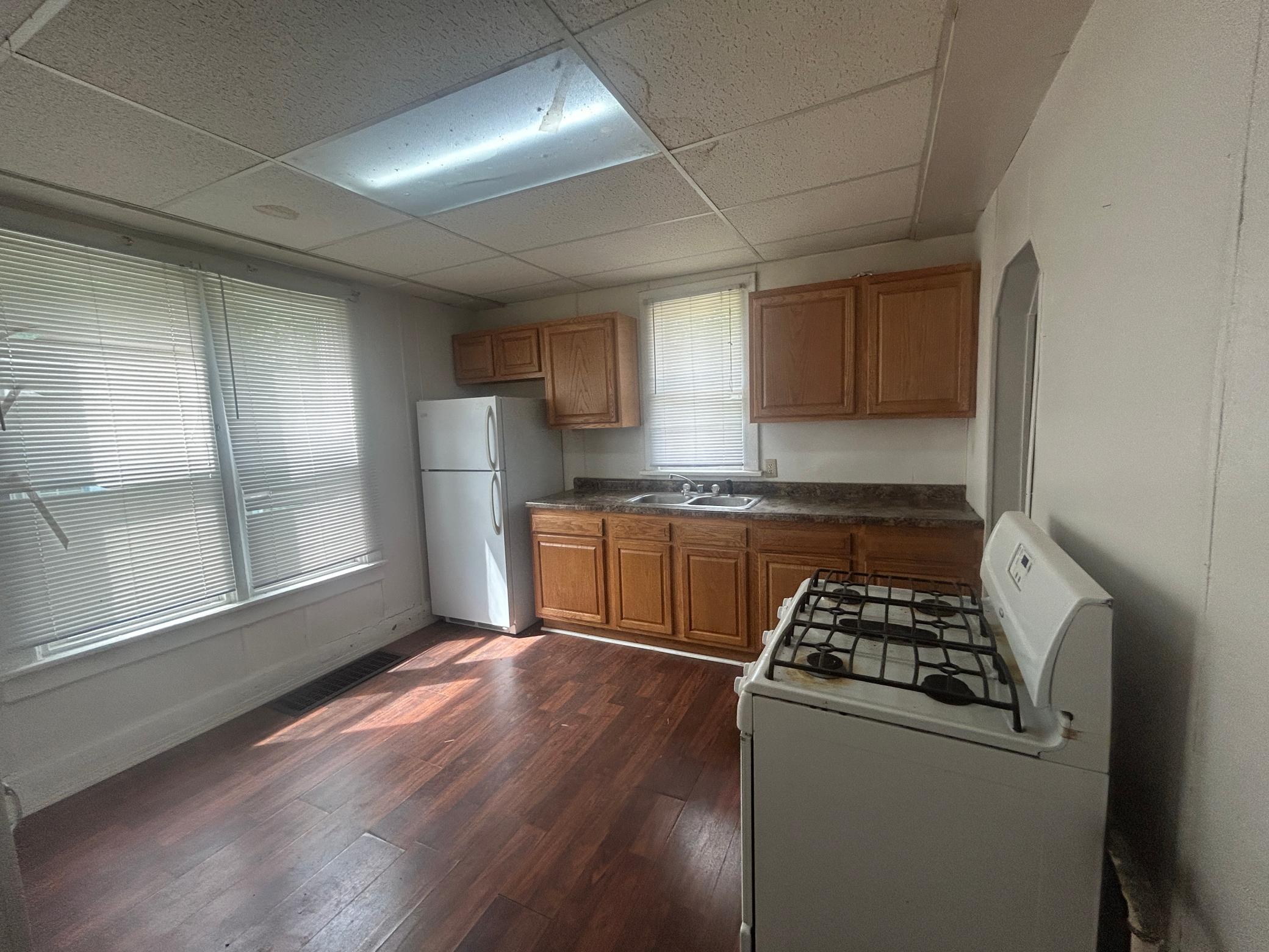 1009 E Center Street Property Photo 11