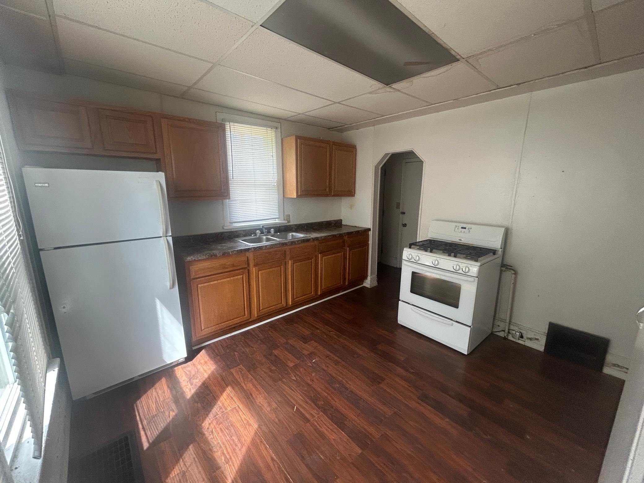 1009 E Center Street Property Photo 12