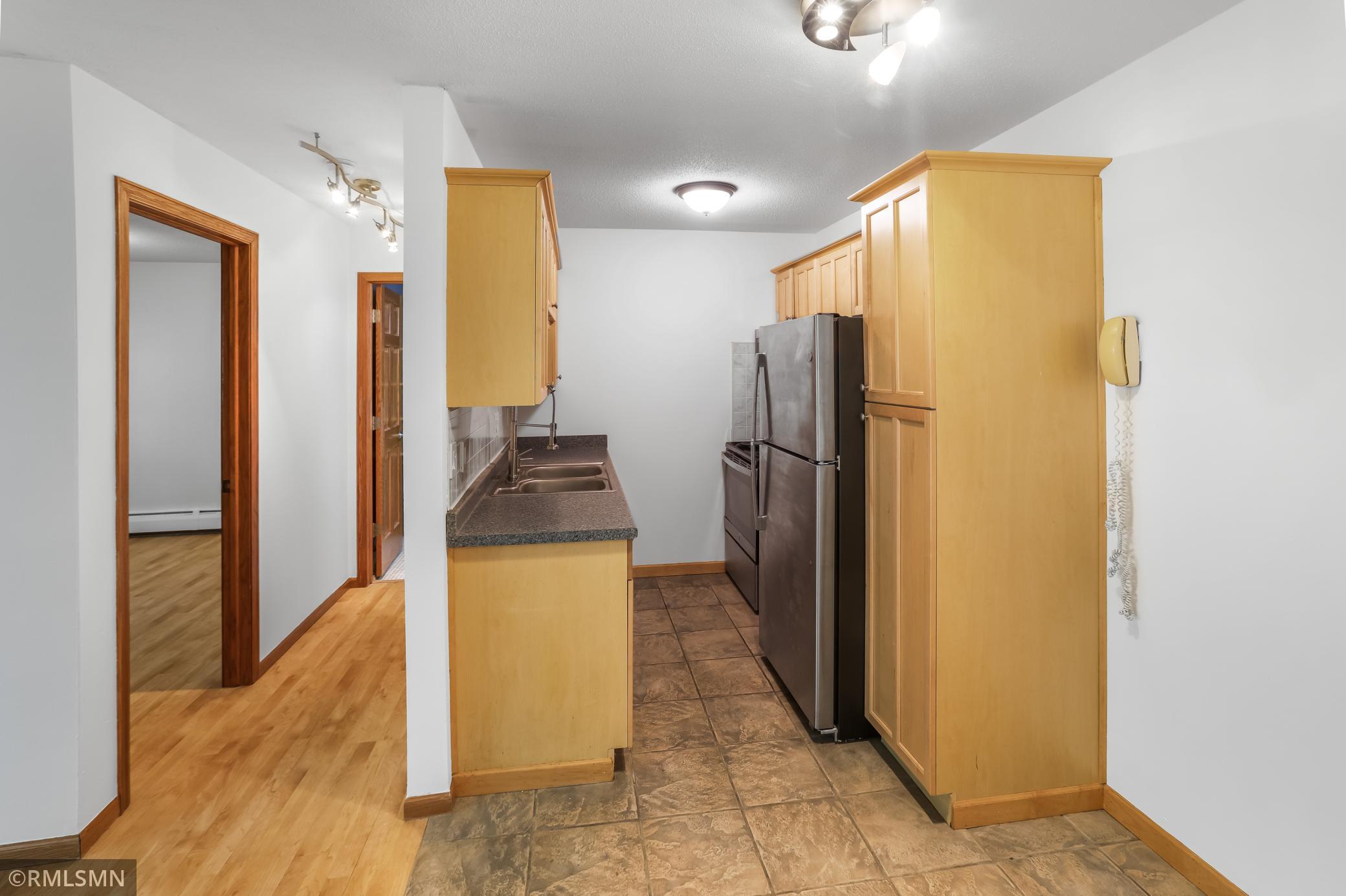 2446 Aldrich Avenue S 108 Property Photo 4