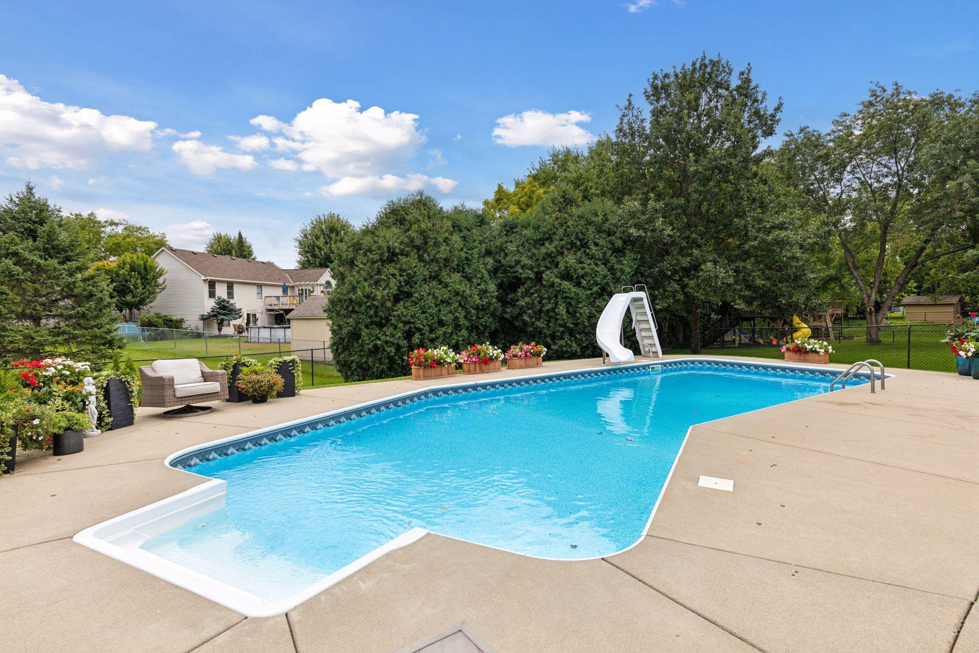 6081 N Ridge Drive Property Photo 4