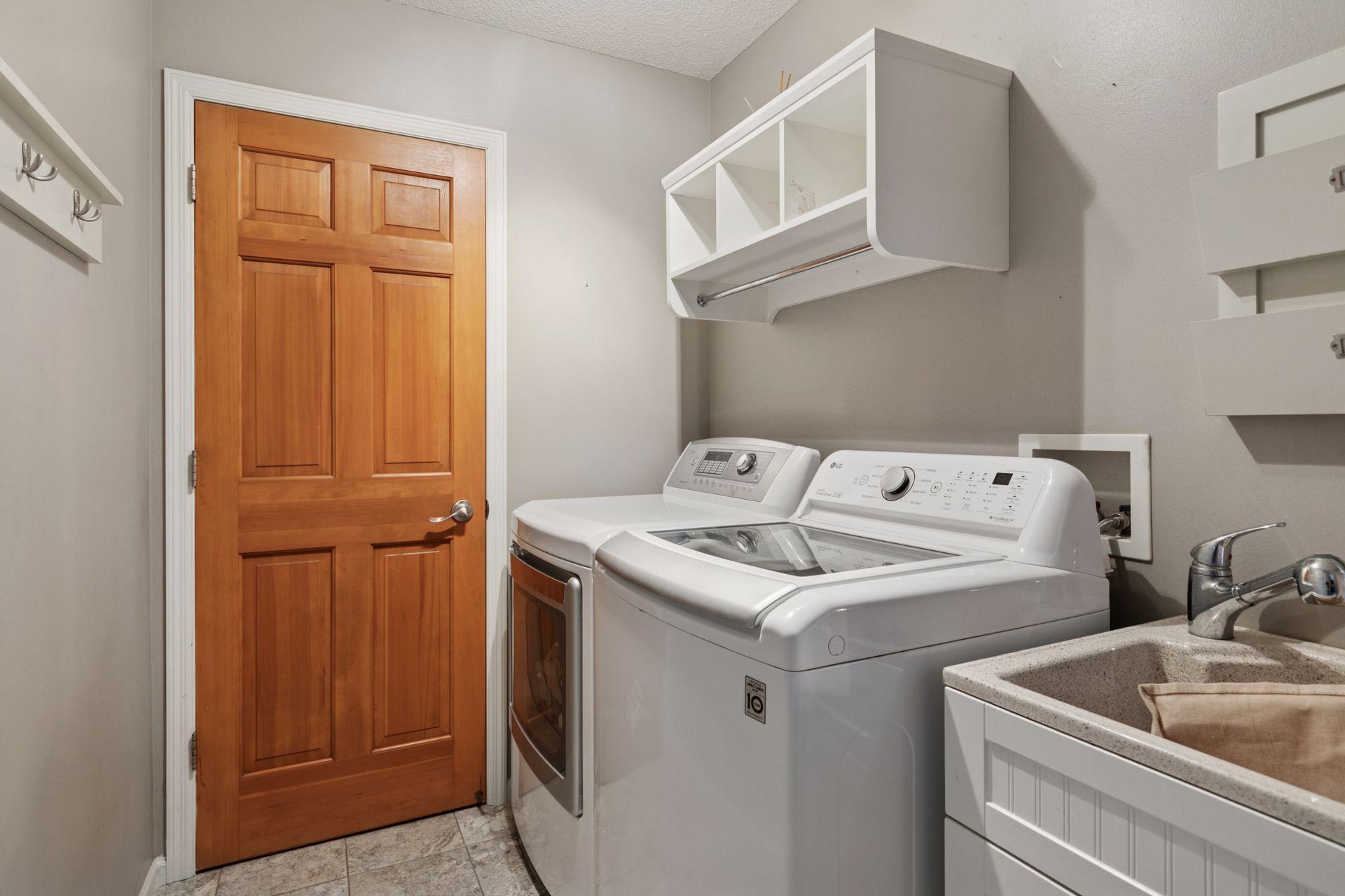 6081 N Ridge Drive Property Photo 31