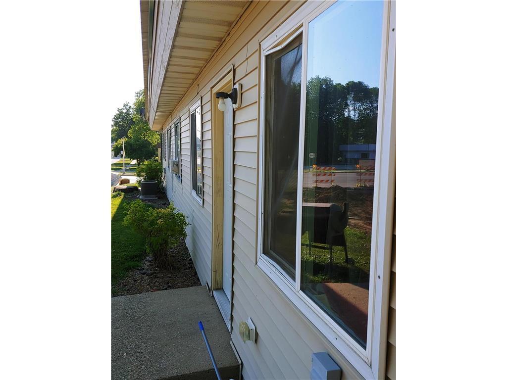 905 E 5th Street Property Photo 3