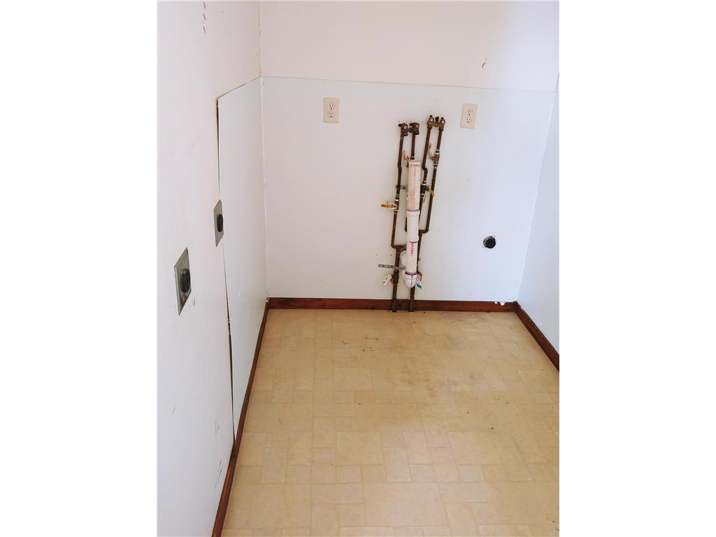 905 E 5th Street Property Photo 17