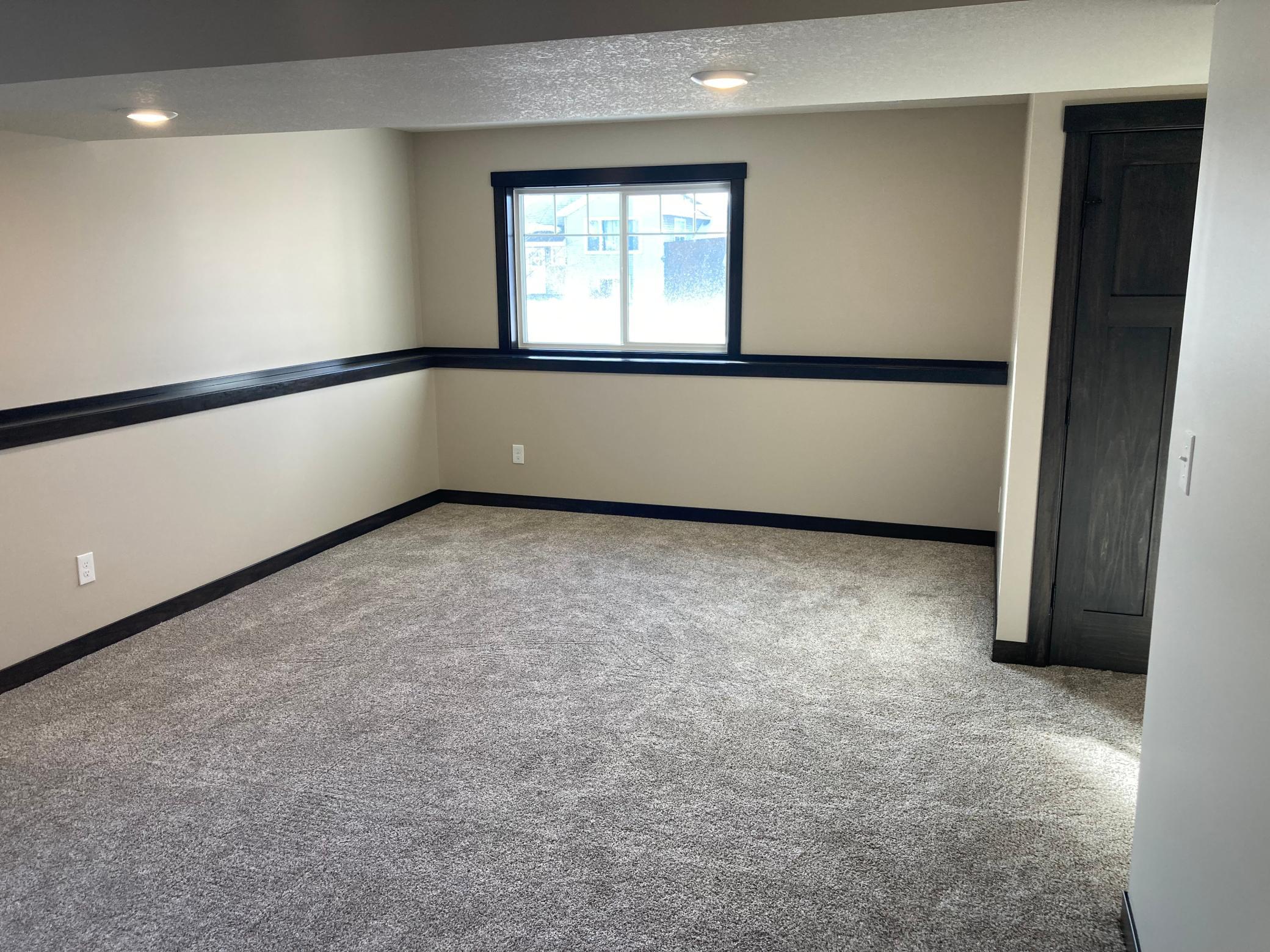 705 State Street Property Photo 16