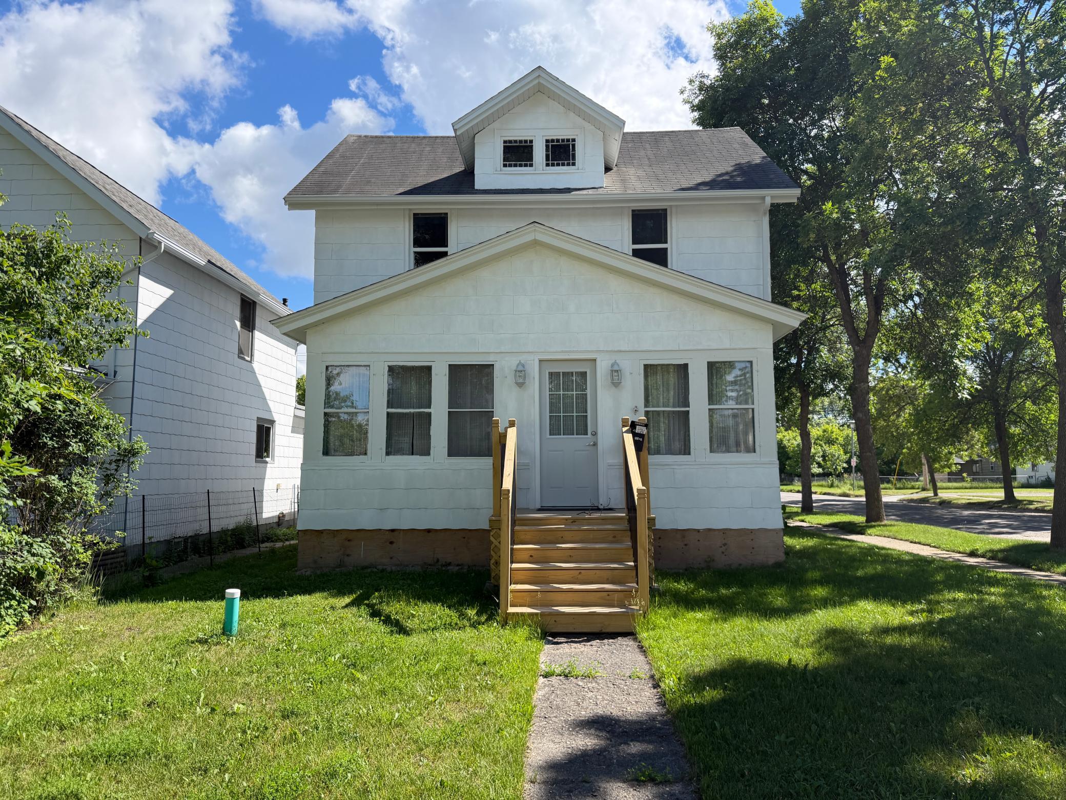 723 6th Street Property Photo 1