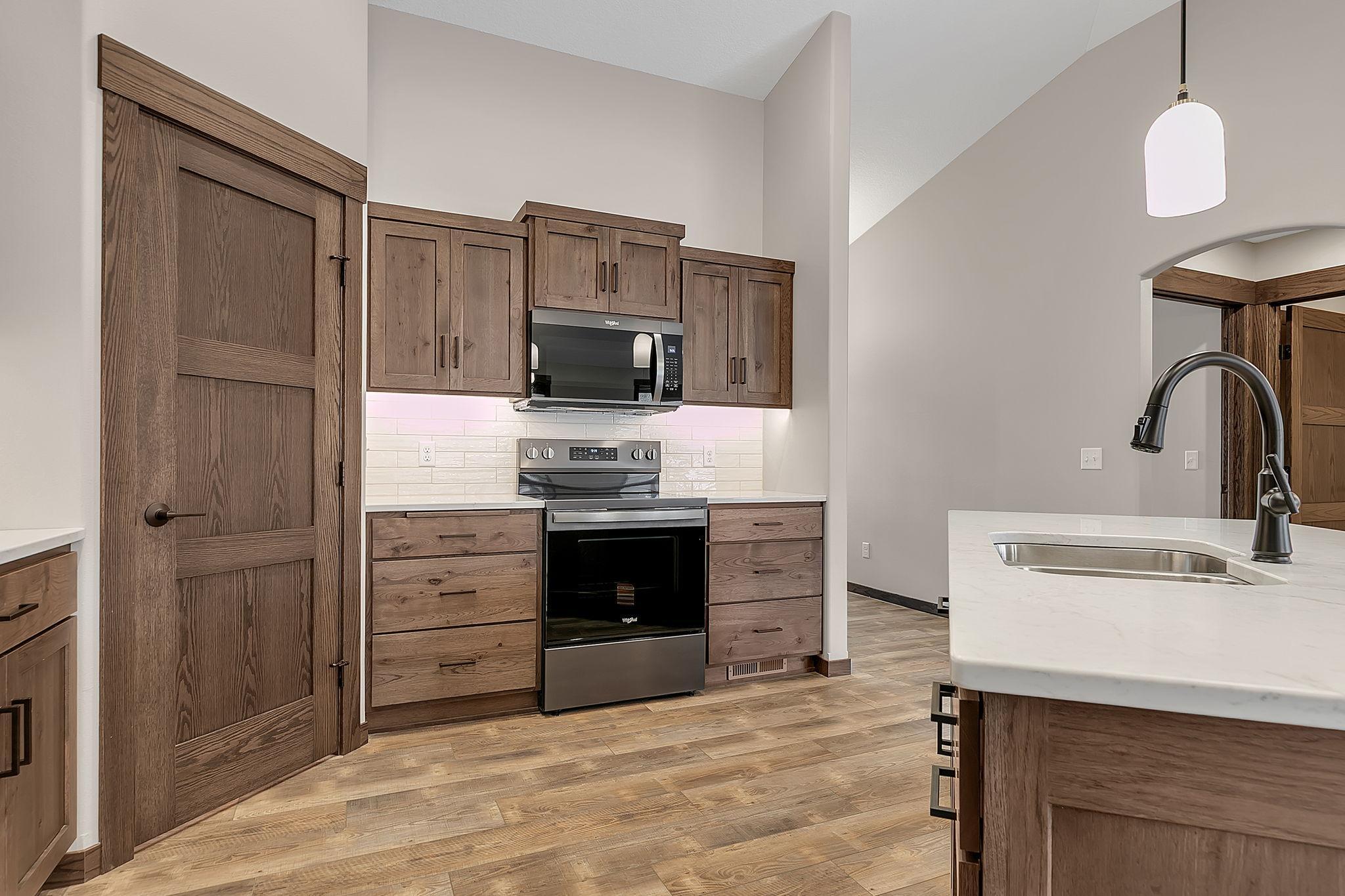611 Brookwood Lane Property Photo 6