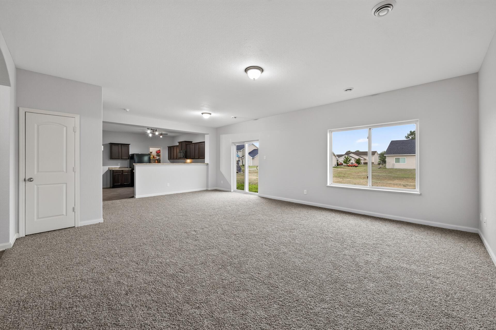 19040 Sanford Avenue Property Photo 6