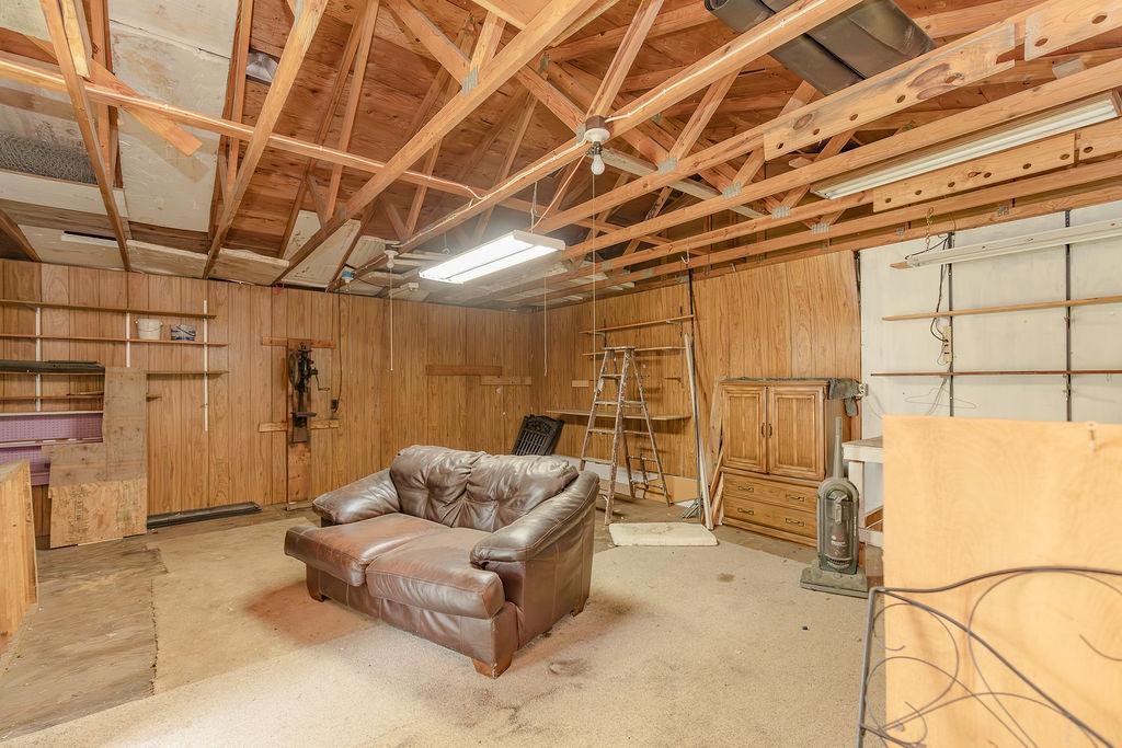 902 White Street Property Photo 46