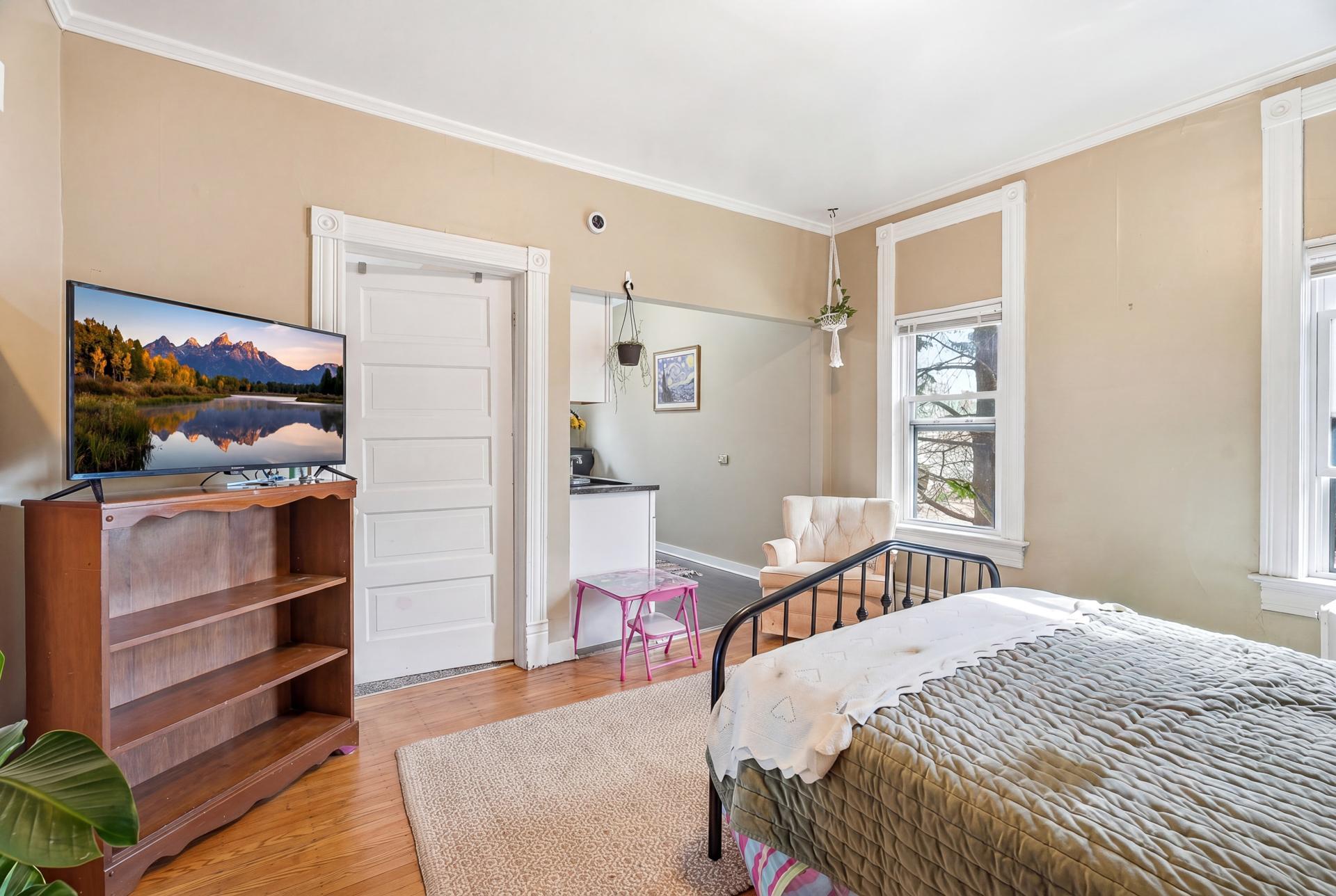 940 3rd Street E Property Photo 18