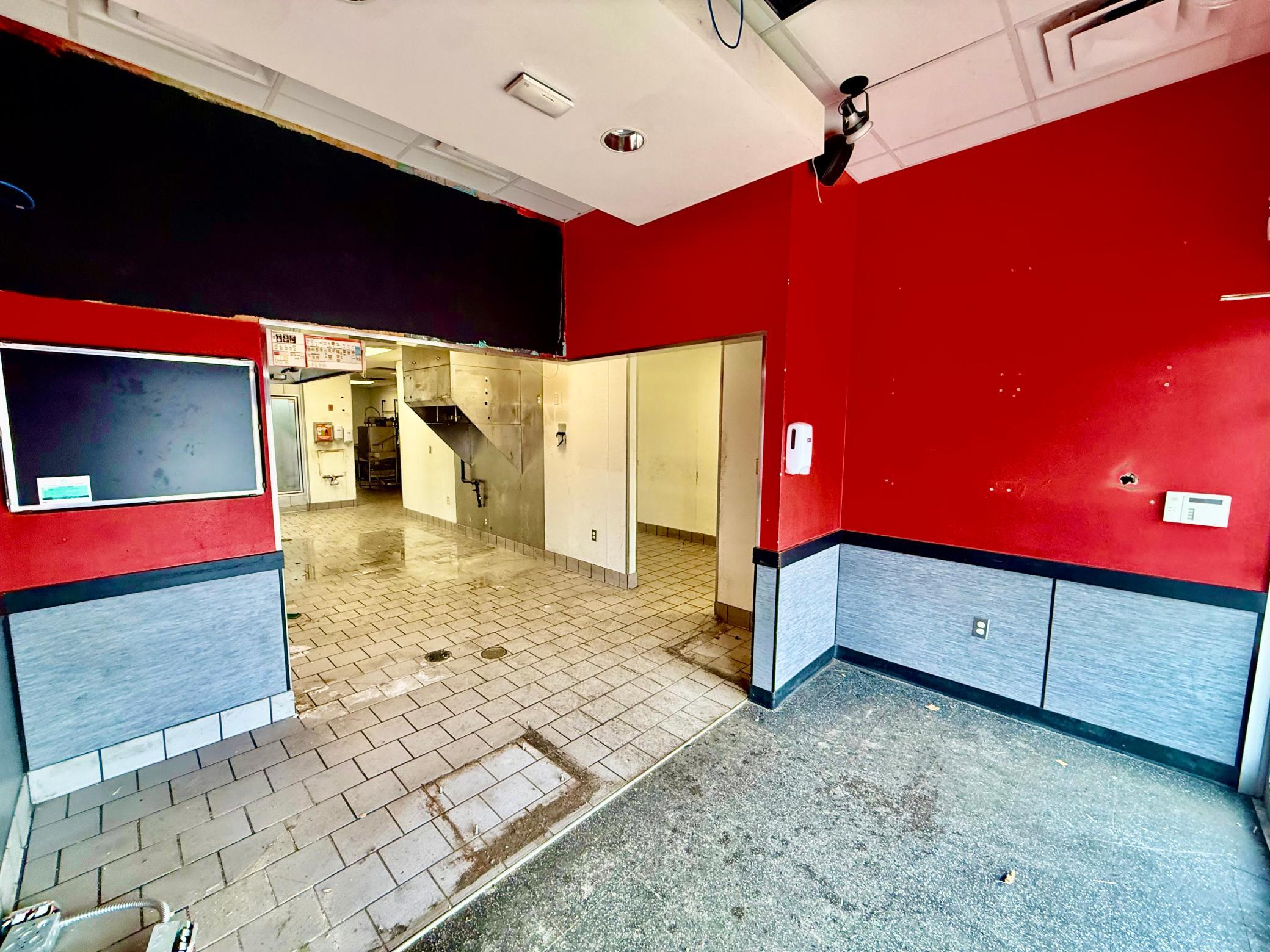 201 E College Drive D Property Photo 4