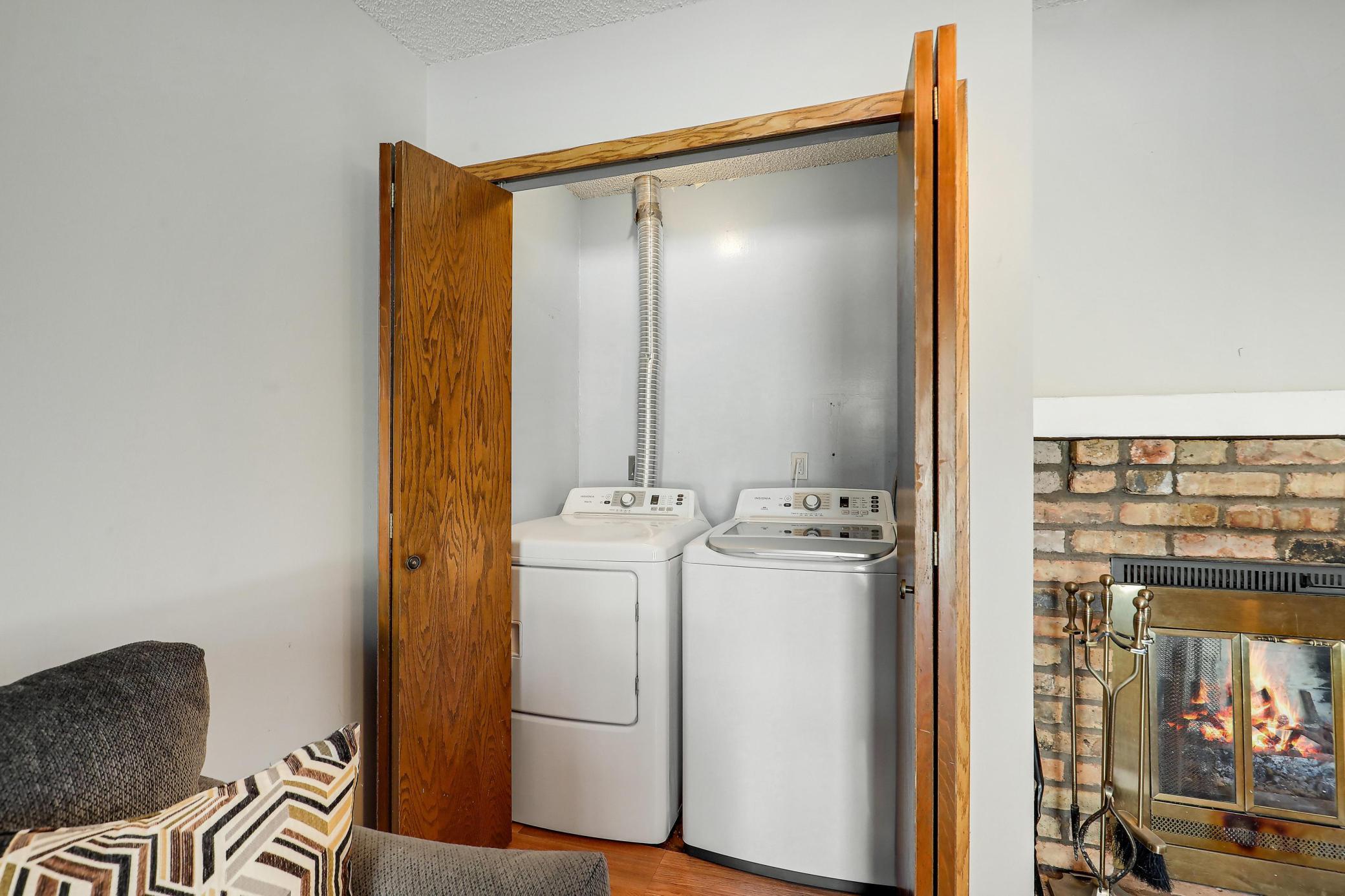 8525 Maplebrook Parkway N Property Photo 6