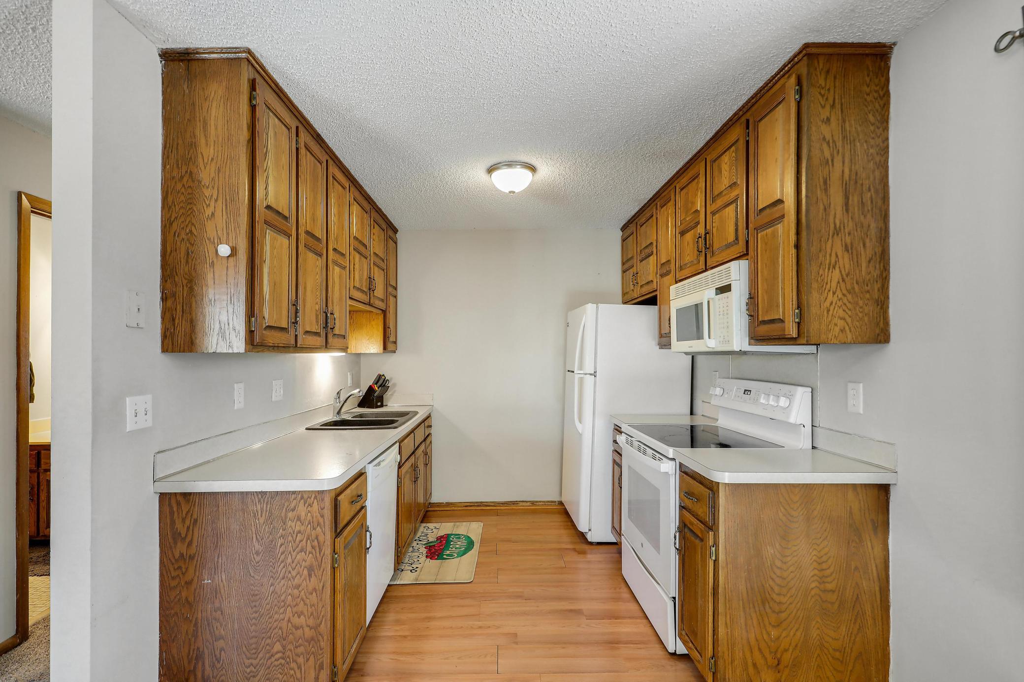 8525 Maplebrook Parkway N Property Photo 10