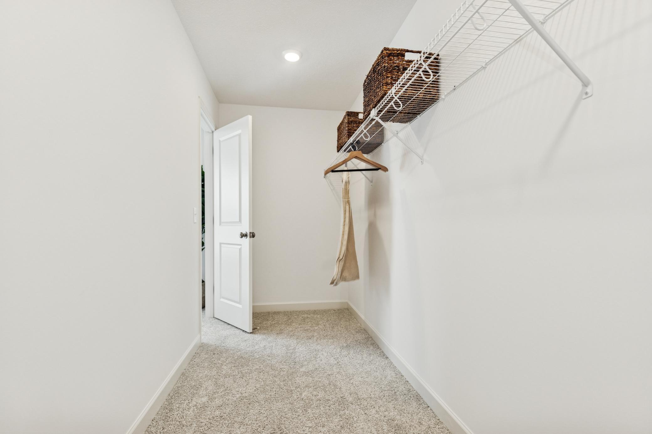 1098 Anmeadle Row Property Photo 11