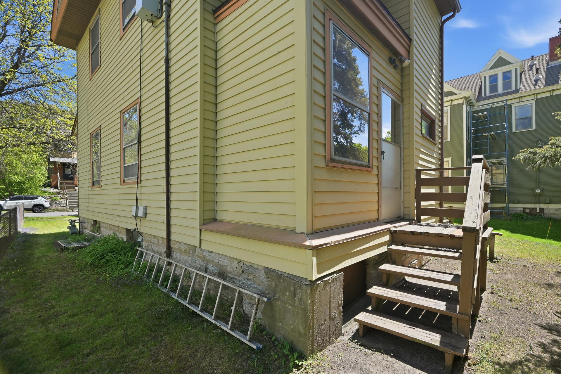 389 Maple Street Property Photo 4