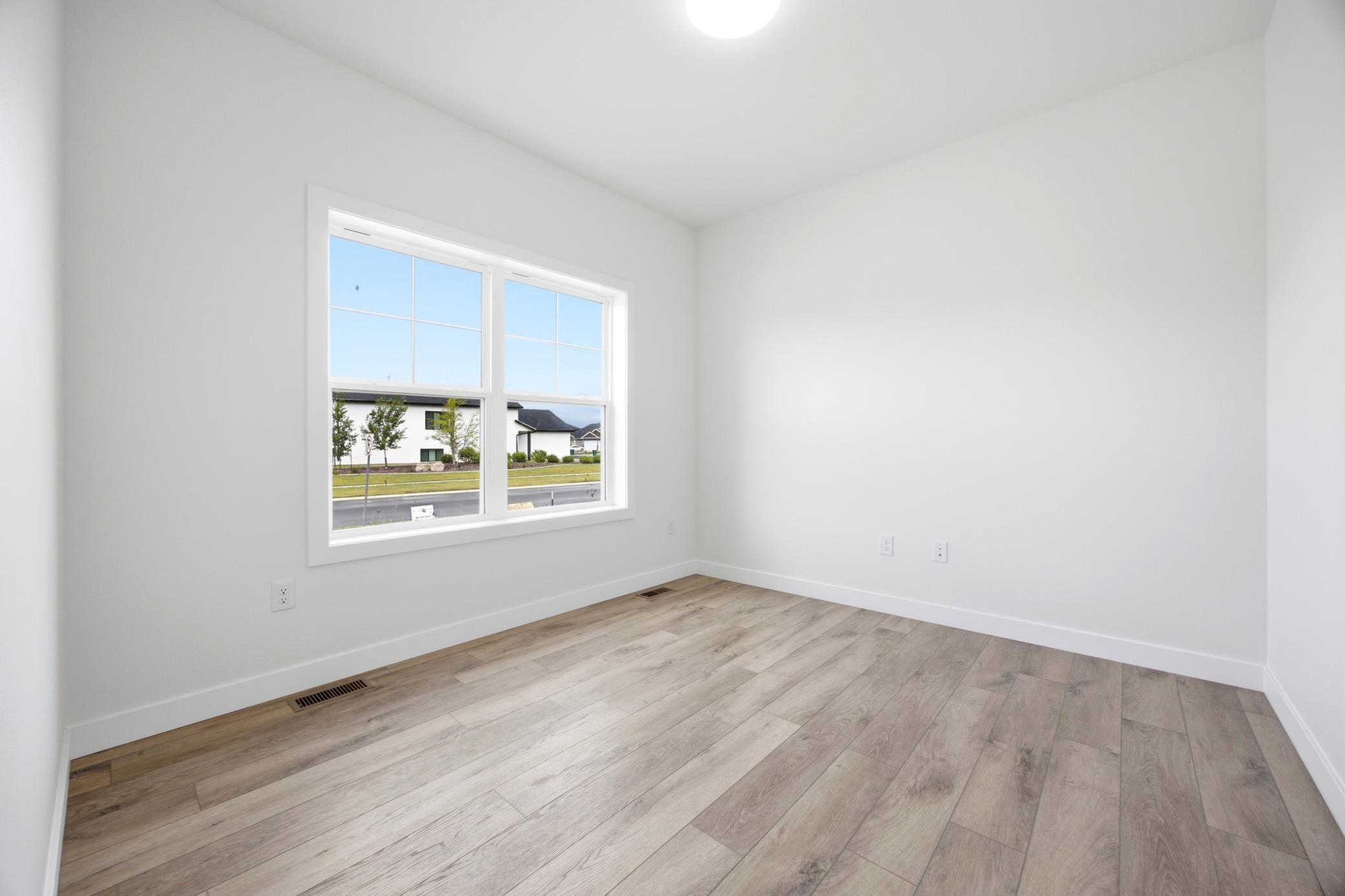 8916 Meadowlark Parkway Property Photo 3