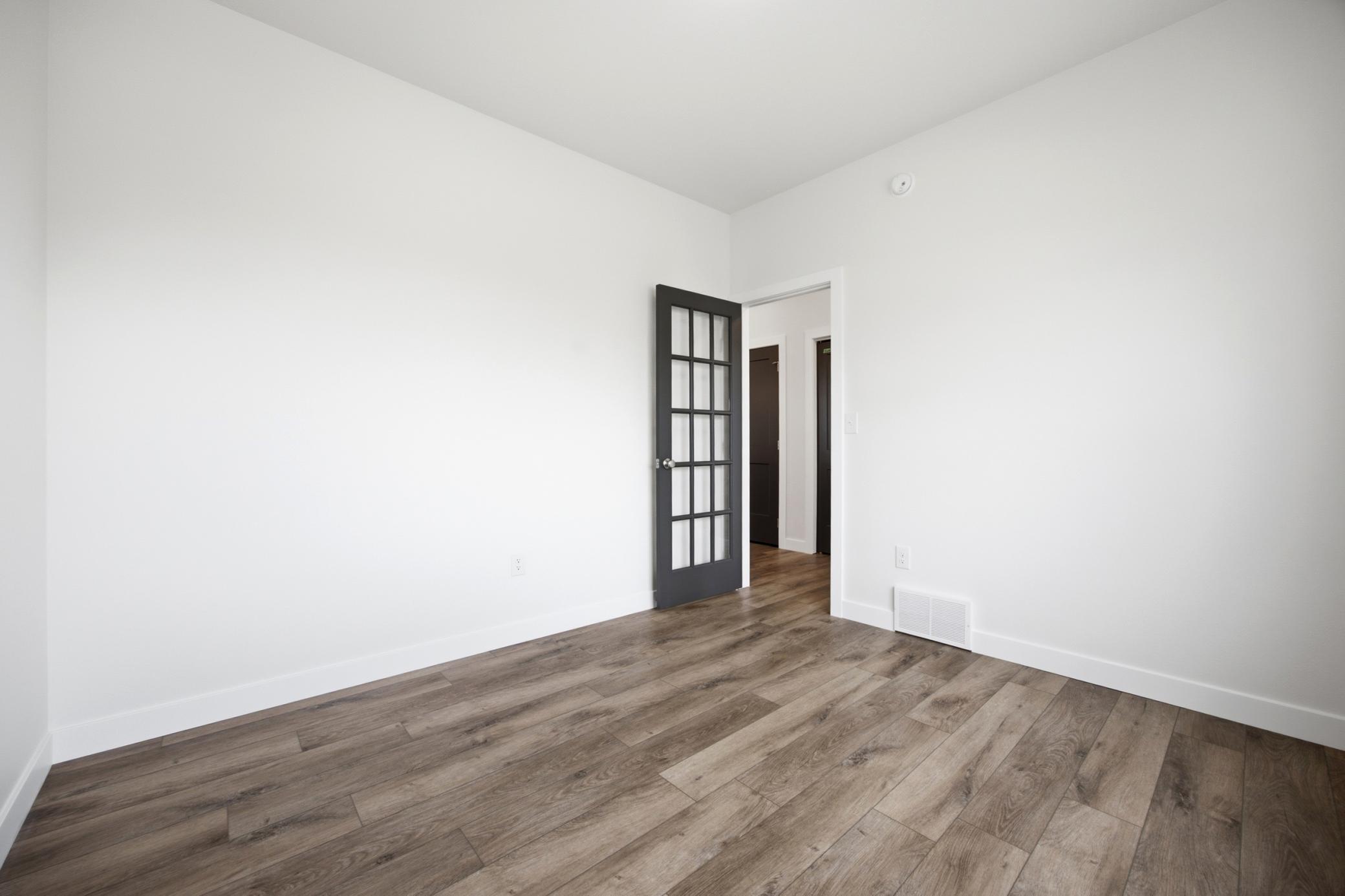 8916 Meadowlark Parkway Property Photo 4