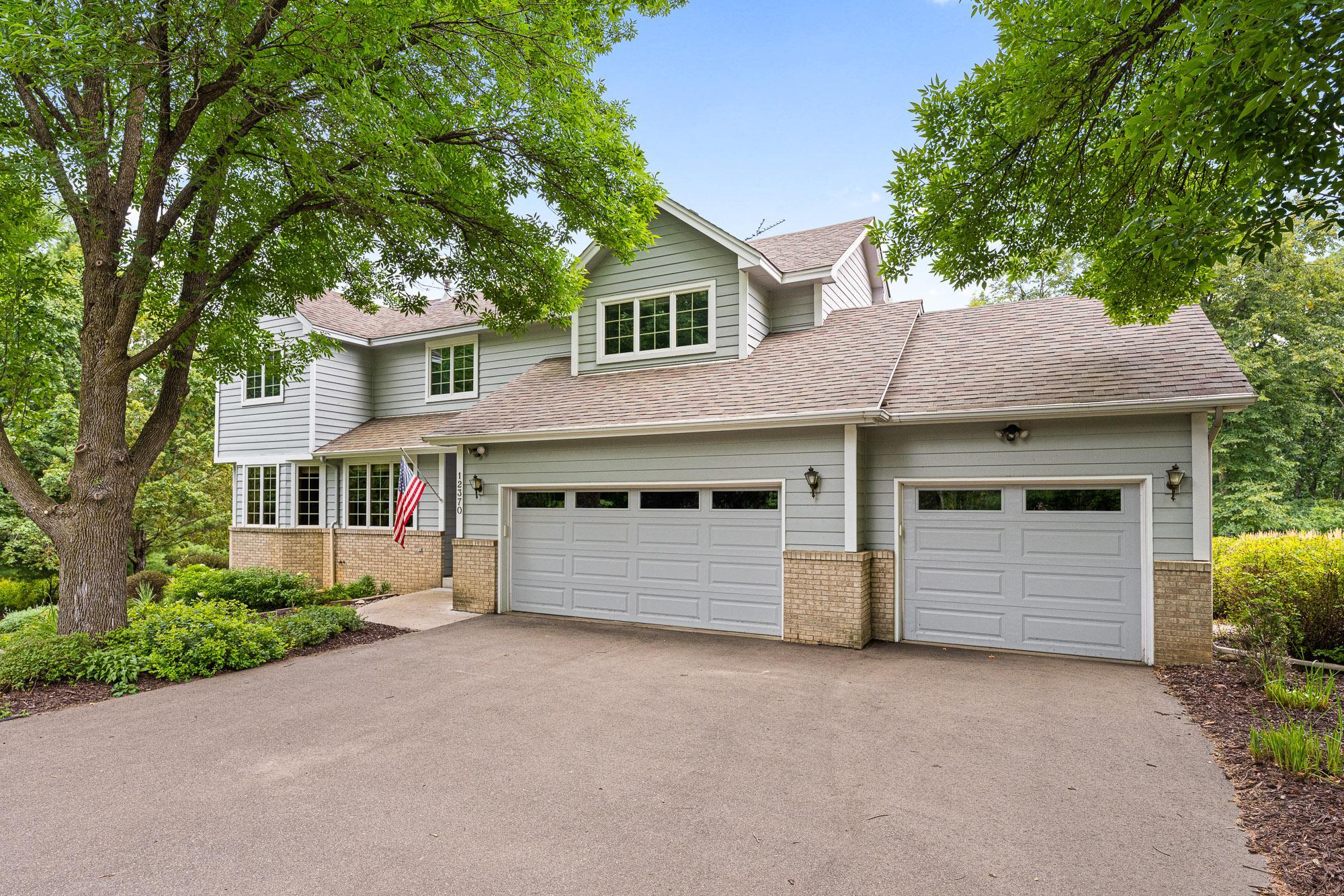12370 Ravine Circle N Property Photo 3