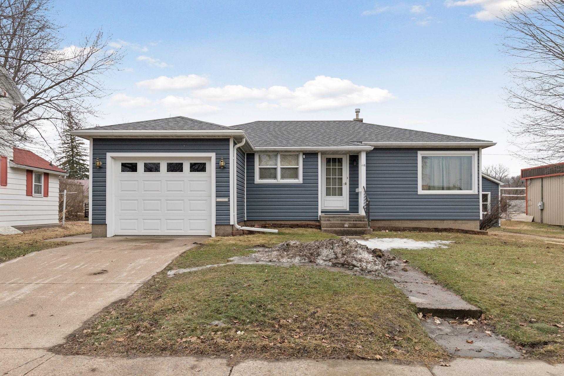 118 Hiawatha Drive E Property Photo 1