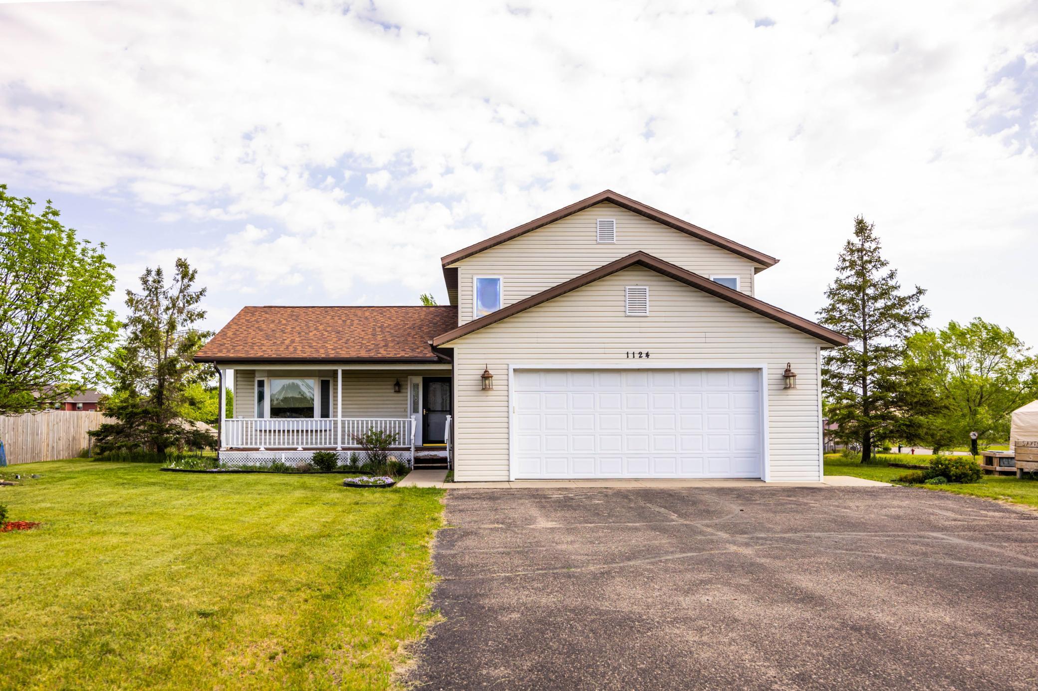 1124 Garnet Boulevard Property Photo 1
